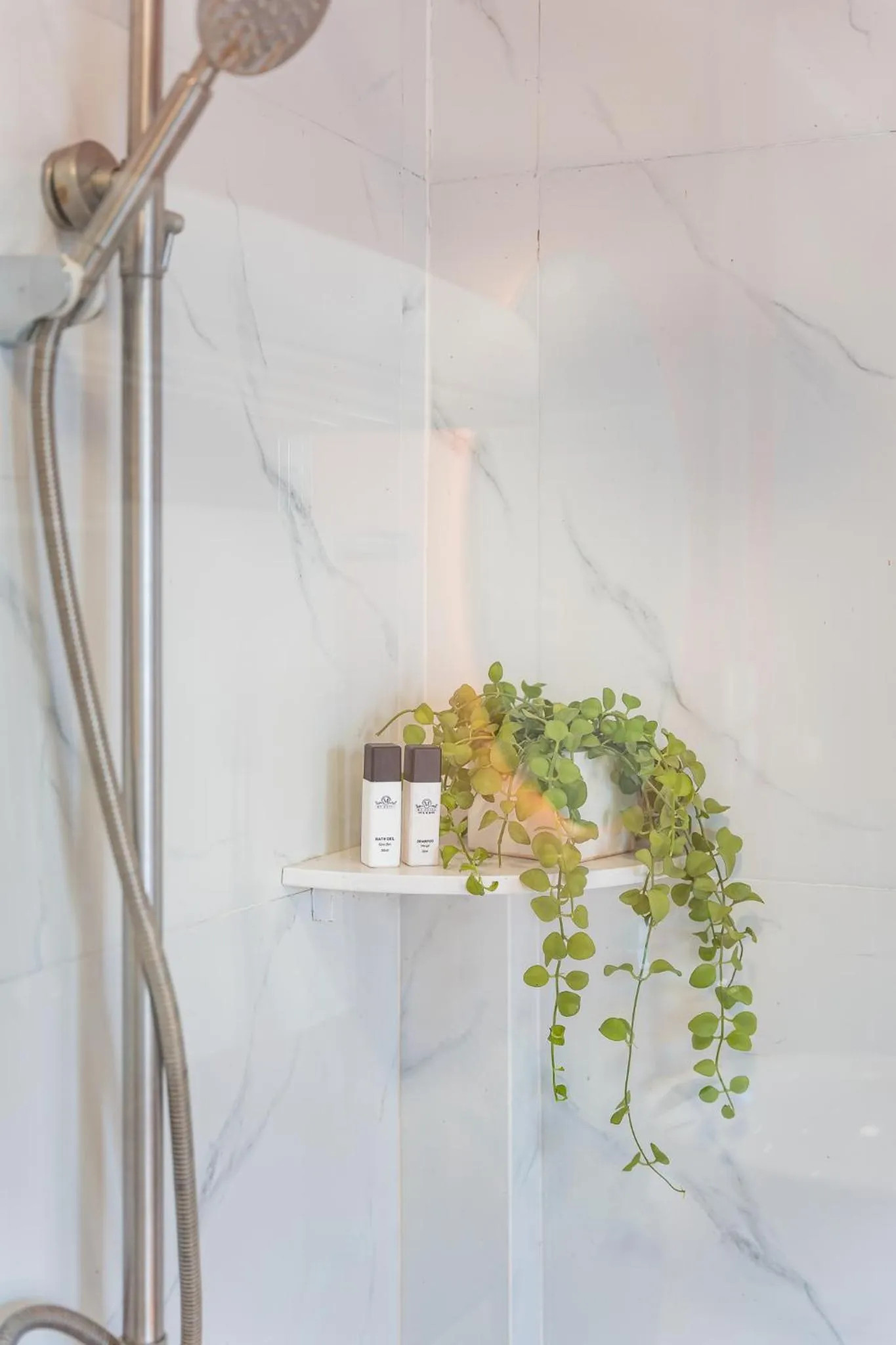 C o r o n a Hanoi House