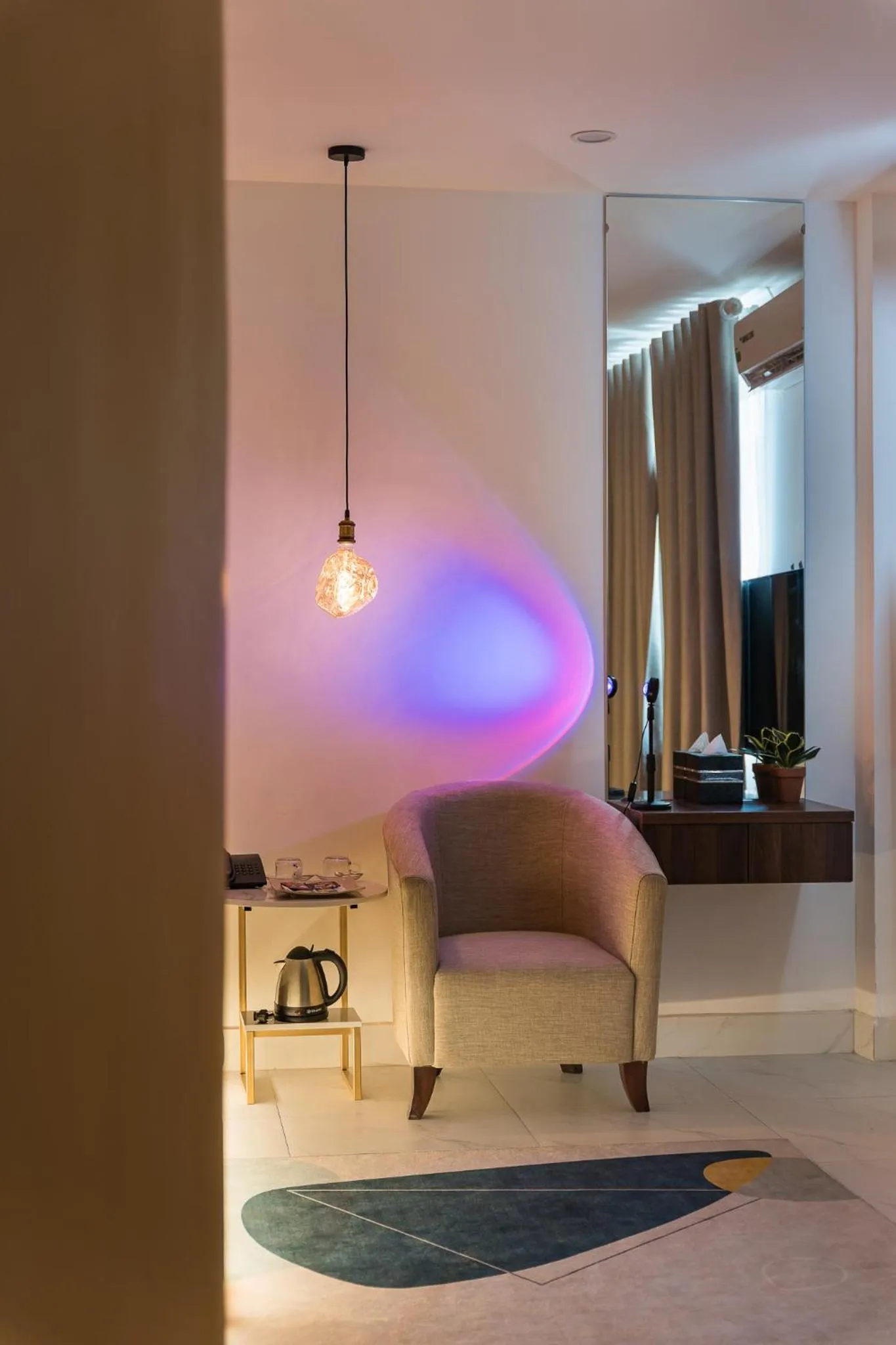 C o r o n a Hanoi House