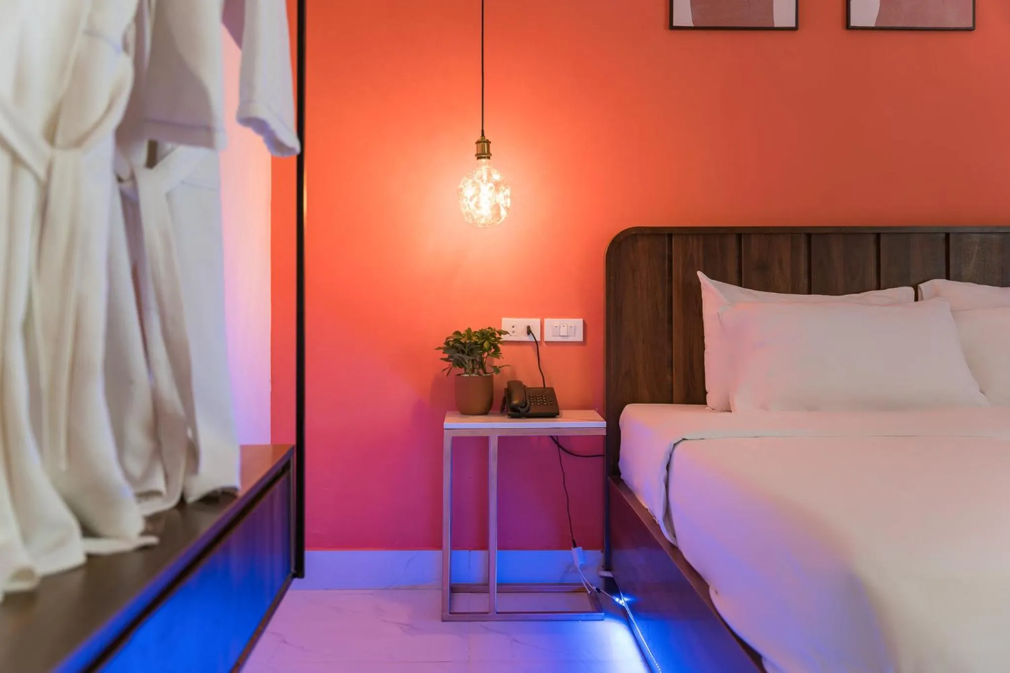 C o r o n a Hanoi House