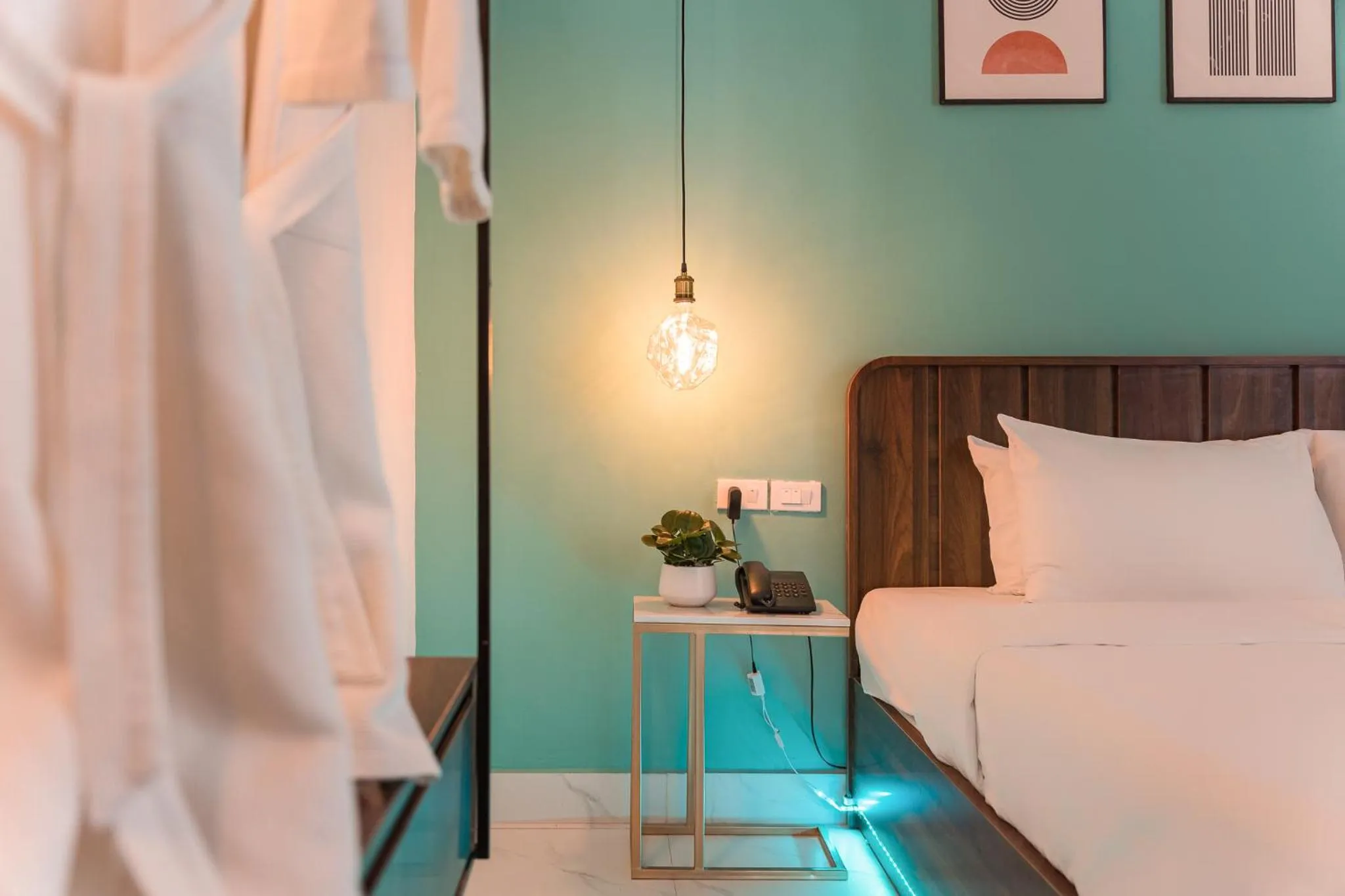 C o r o n a Hanoi House