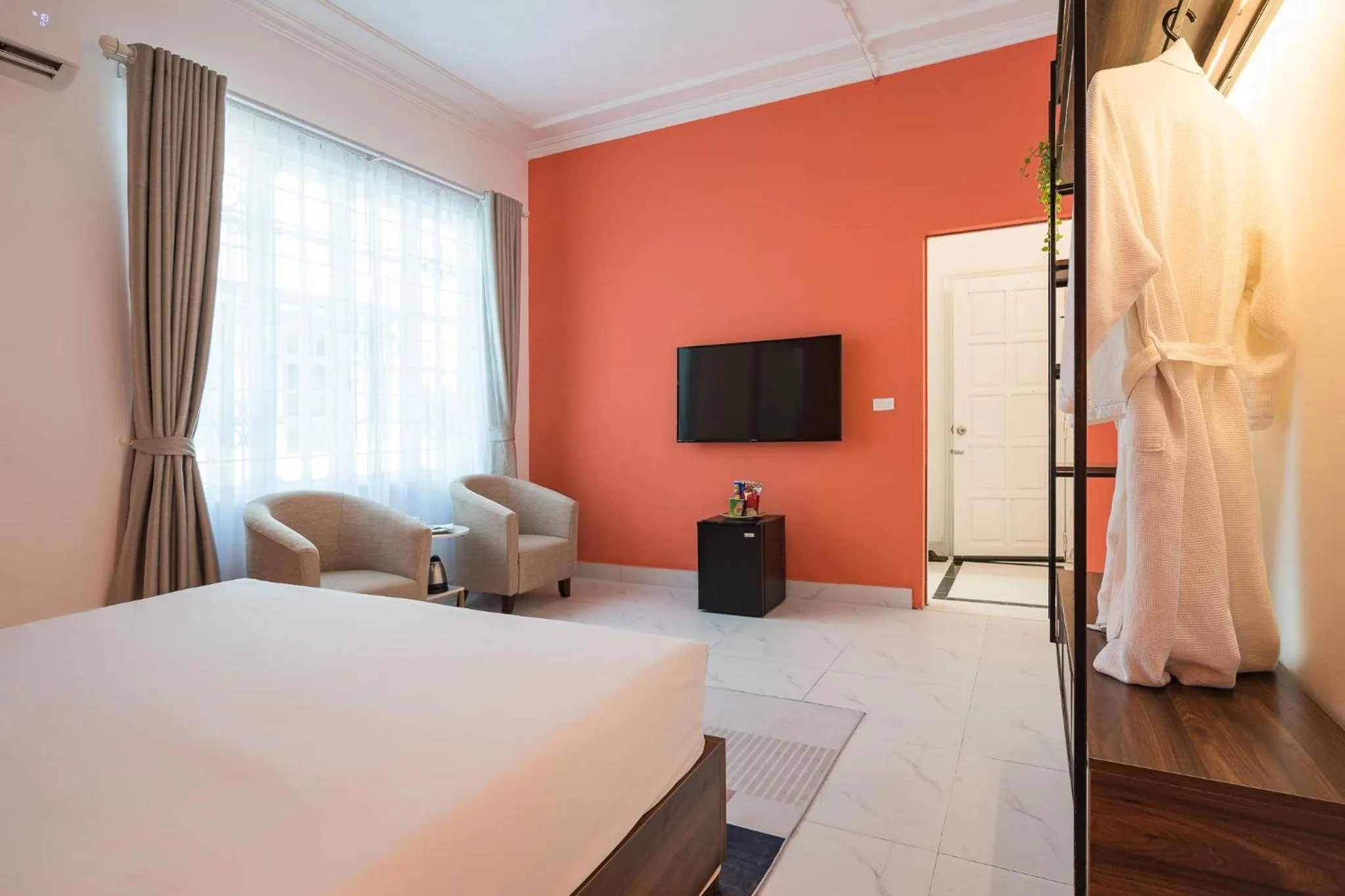 C o r o n a Hanoi House