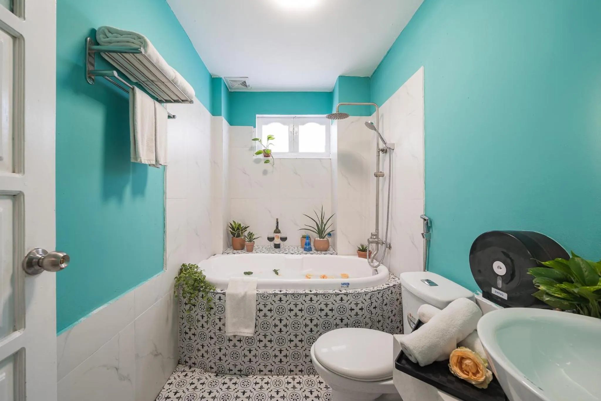 C o r o n a Hanoi House