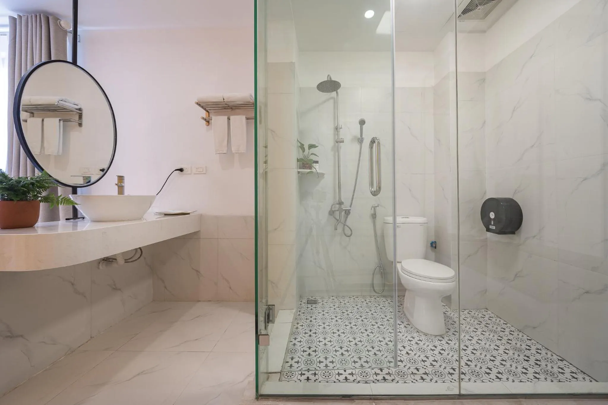 C o r o n a Hanoi House