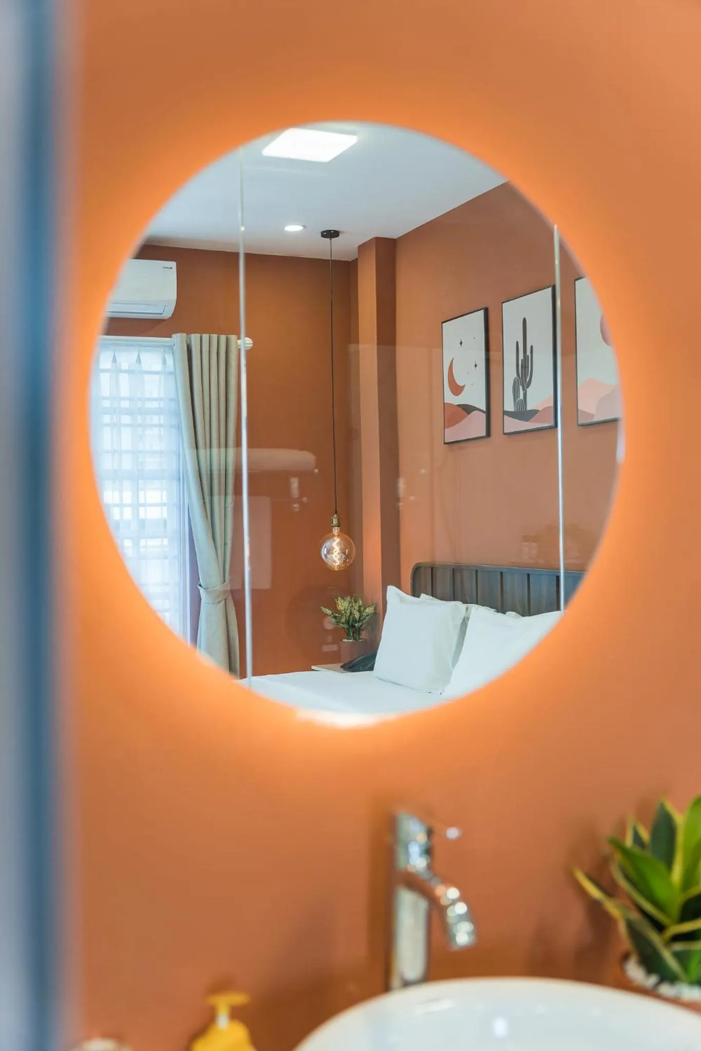 C o r o n a Hanoi House