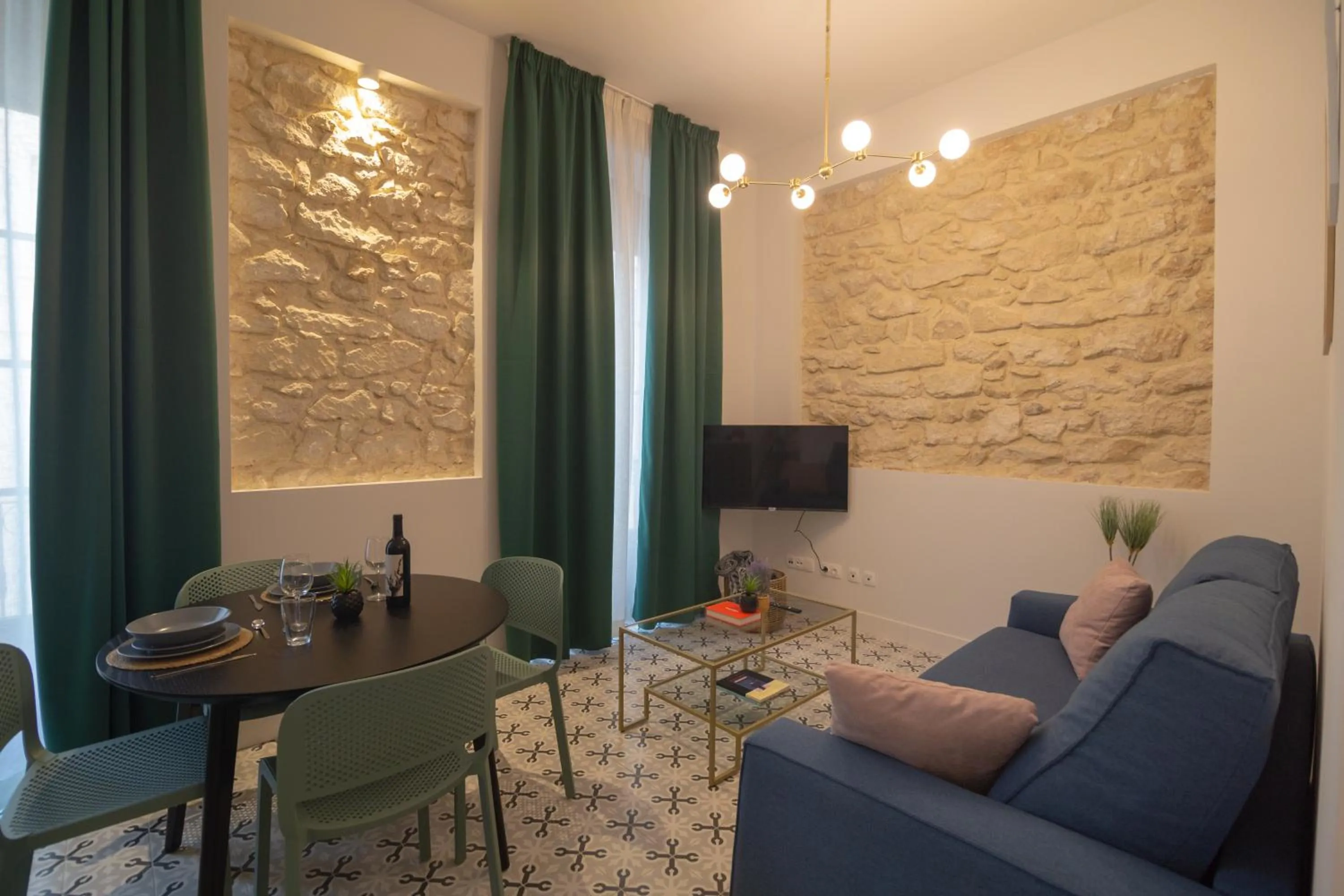 Living room in Apartamentos Teatro by Be Alicante