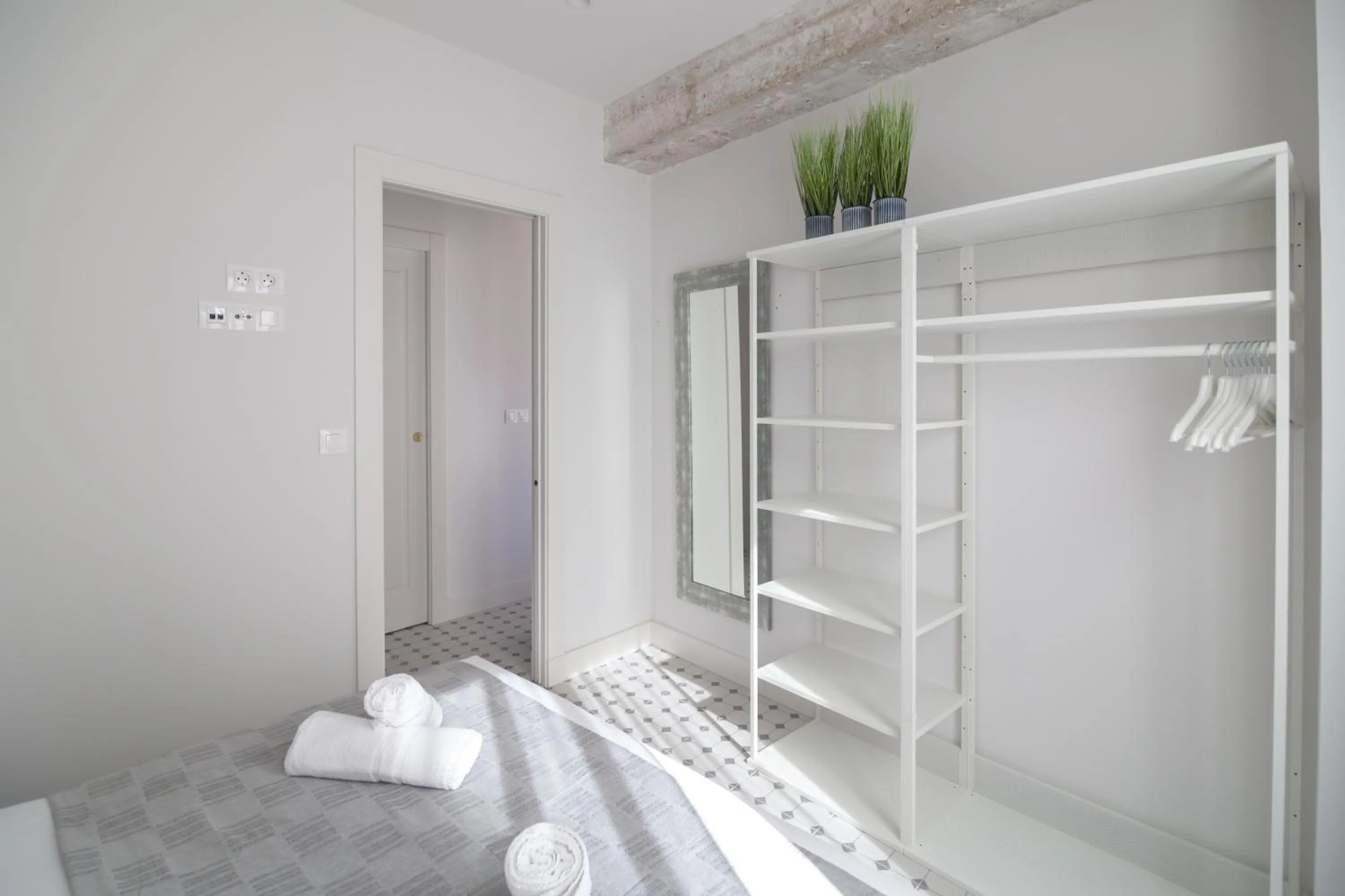 Bedroom, Bed in Apartamentos Teatro by Be Alicante