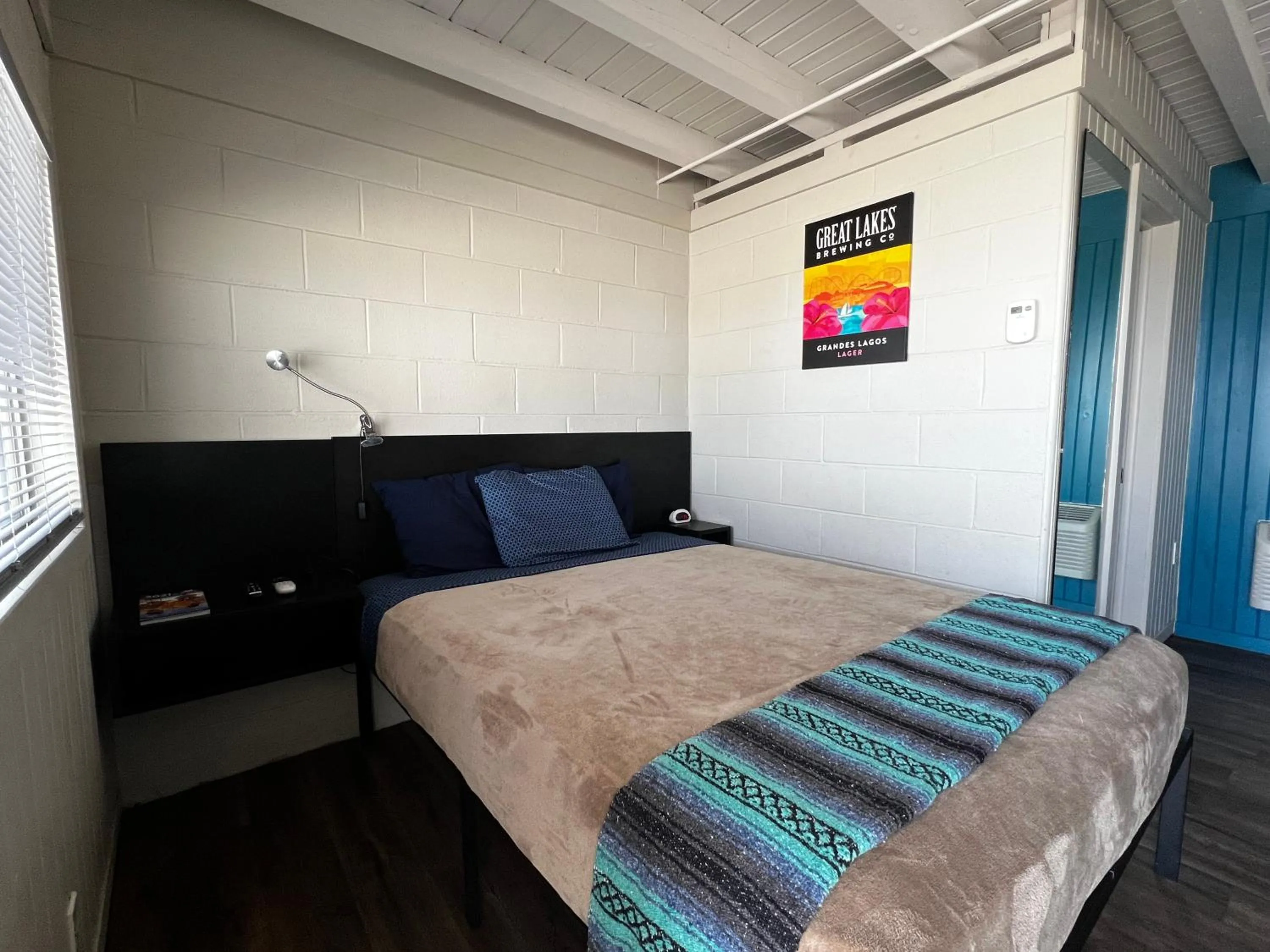 Bed in The Cedar Motel