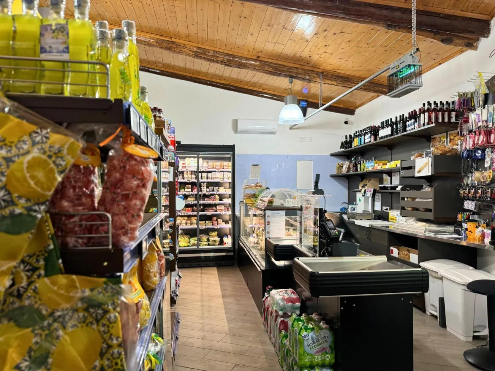 On-site shops in Village Camping Santa Fortunata - Campogaio