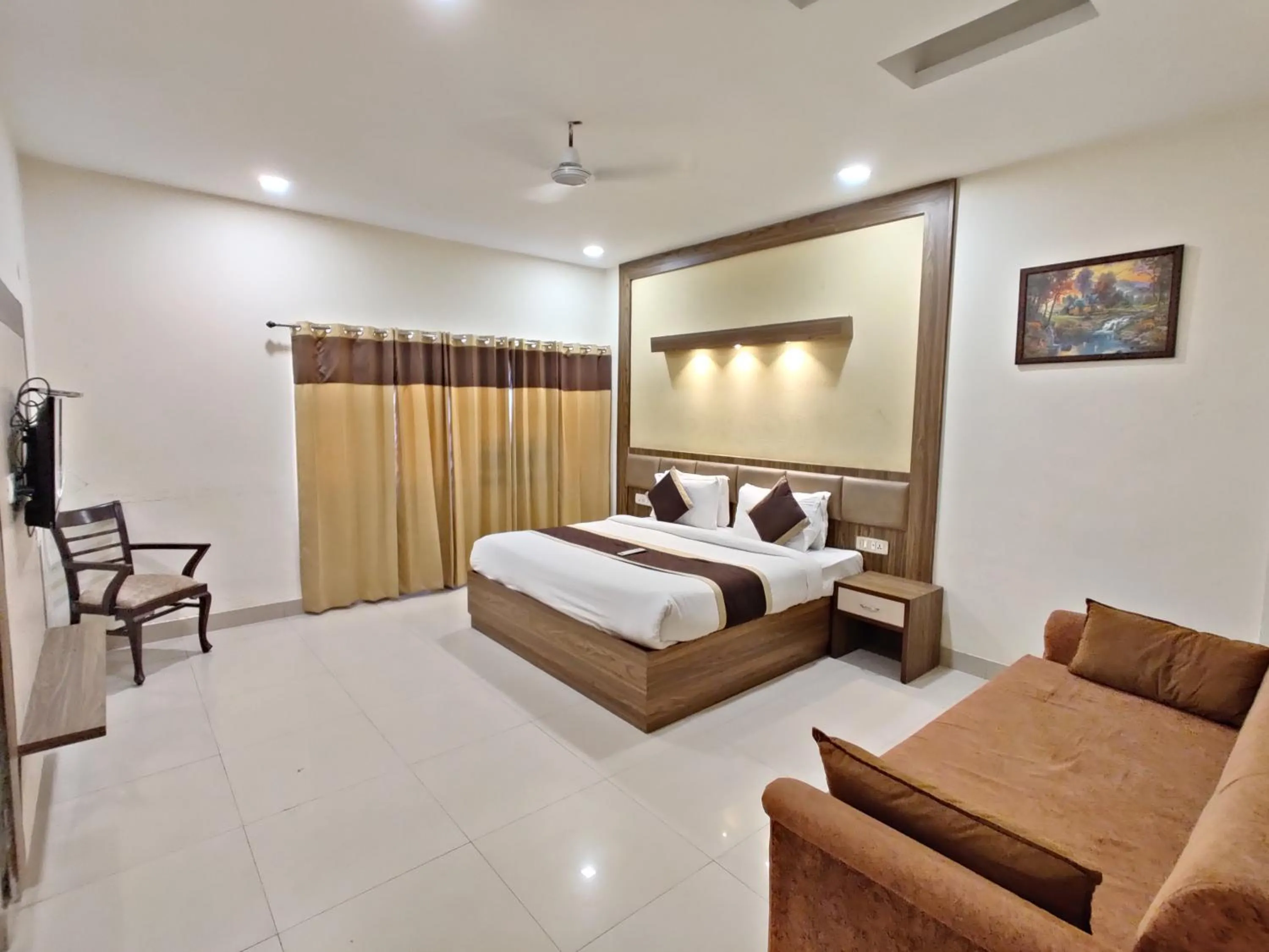 Bed in Raj Darbar - 10 Meter From Golden Temple