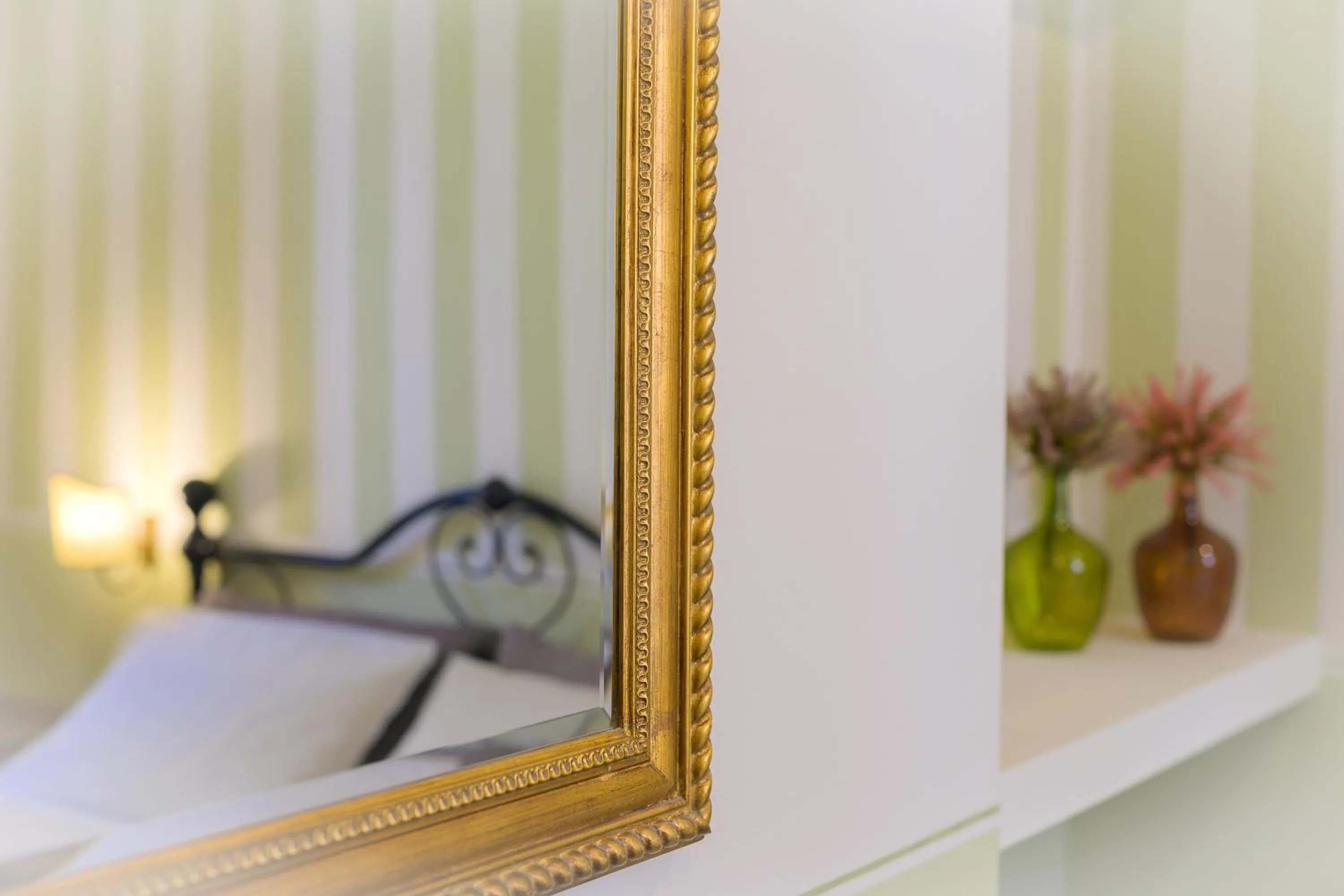 Decorative detail, Bed in I Merli di Ada