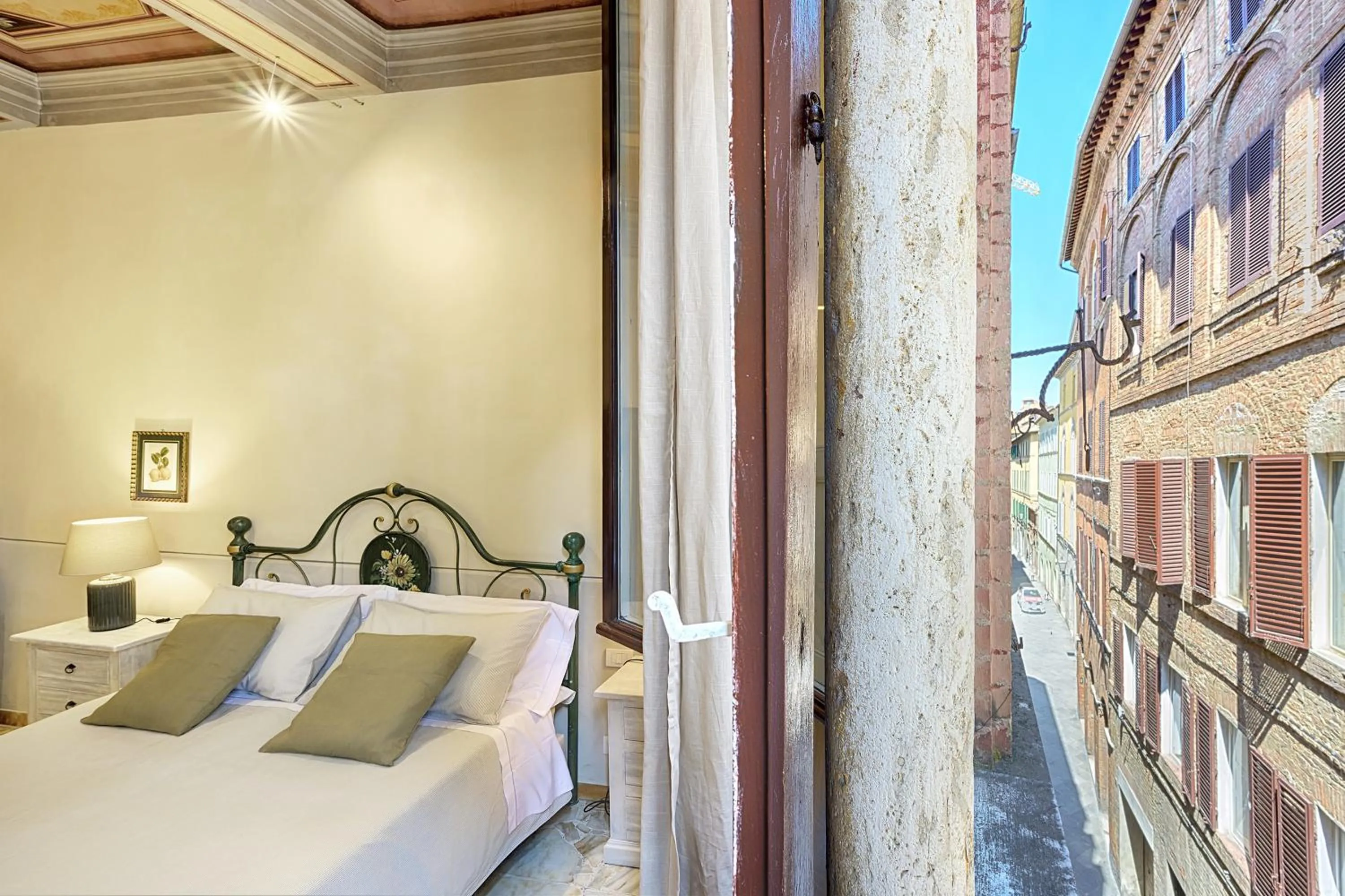 Street view, Bed in I Merli di Ada