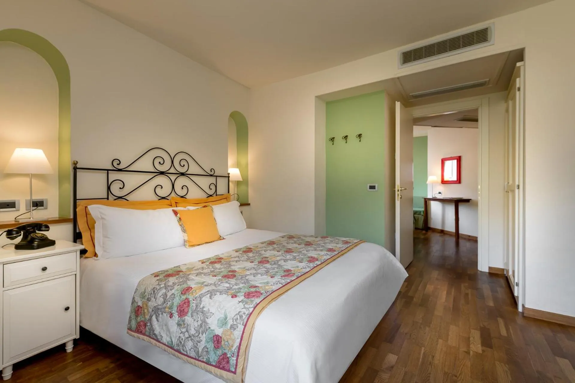 Photo of the whole room, Bed in Bijou Hotel