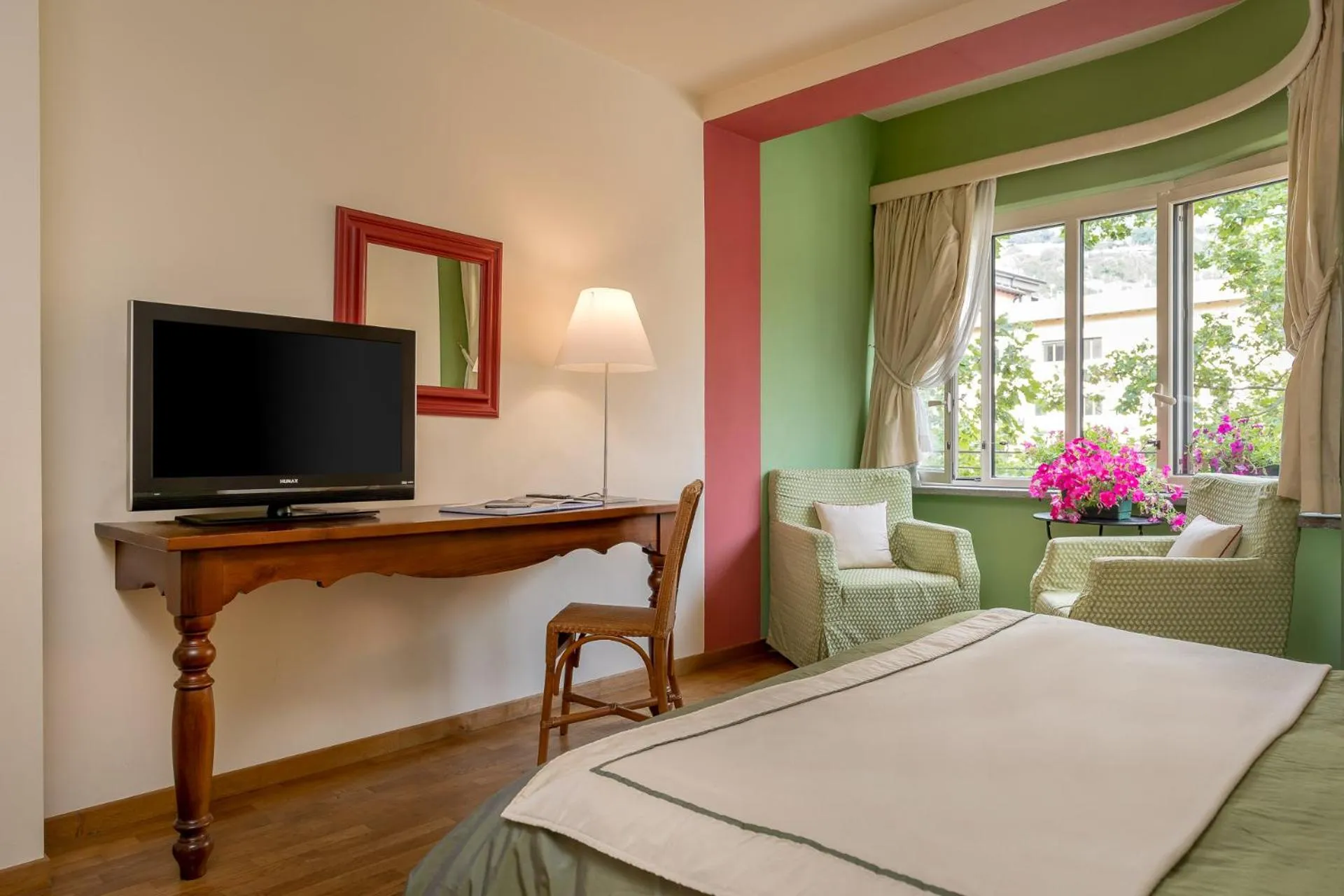 TV and multimedia in Bijou Hotel