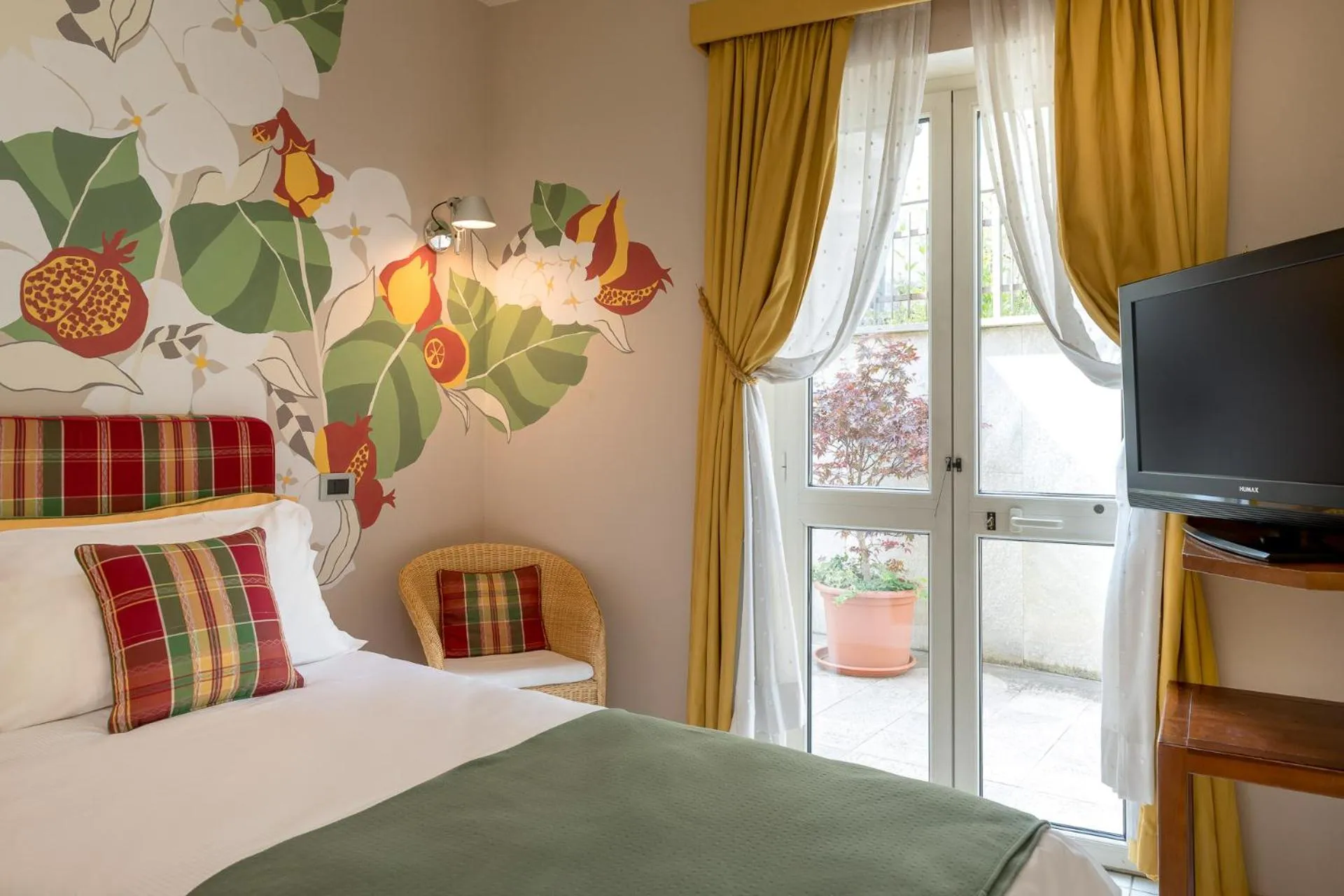 Photo of the whole room, Bed in Bijou Hotel