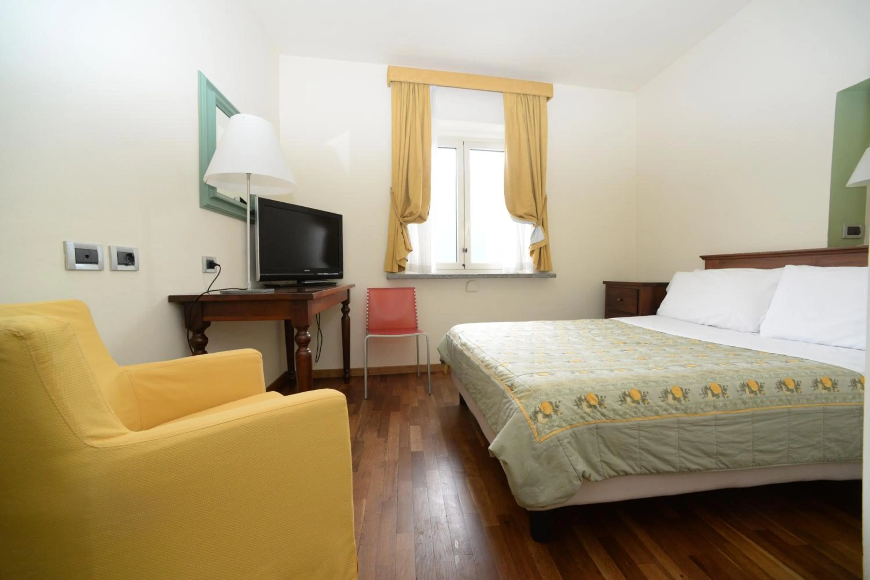 Bedroom, Bed in Bijou Hotel