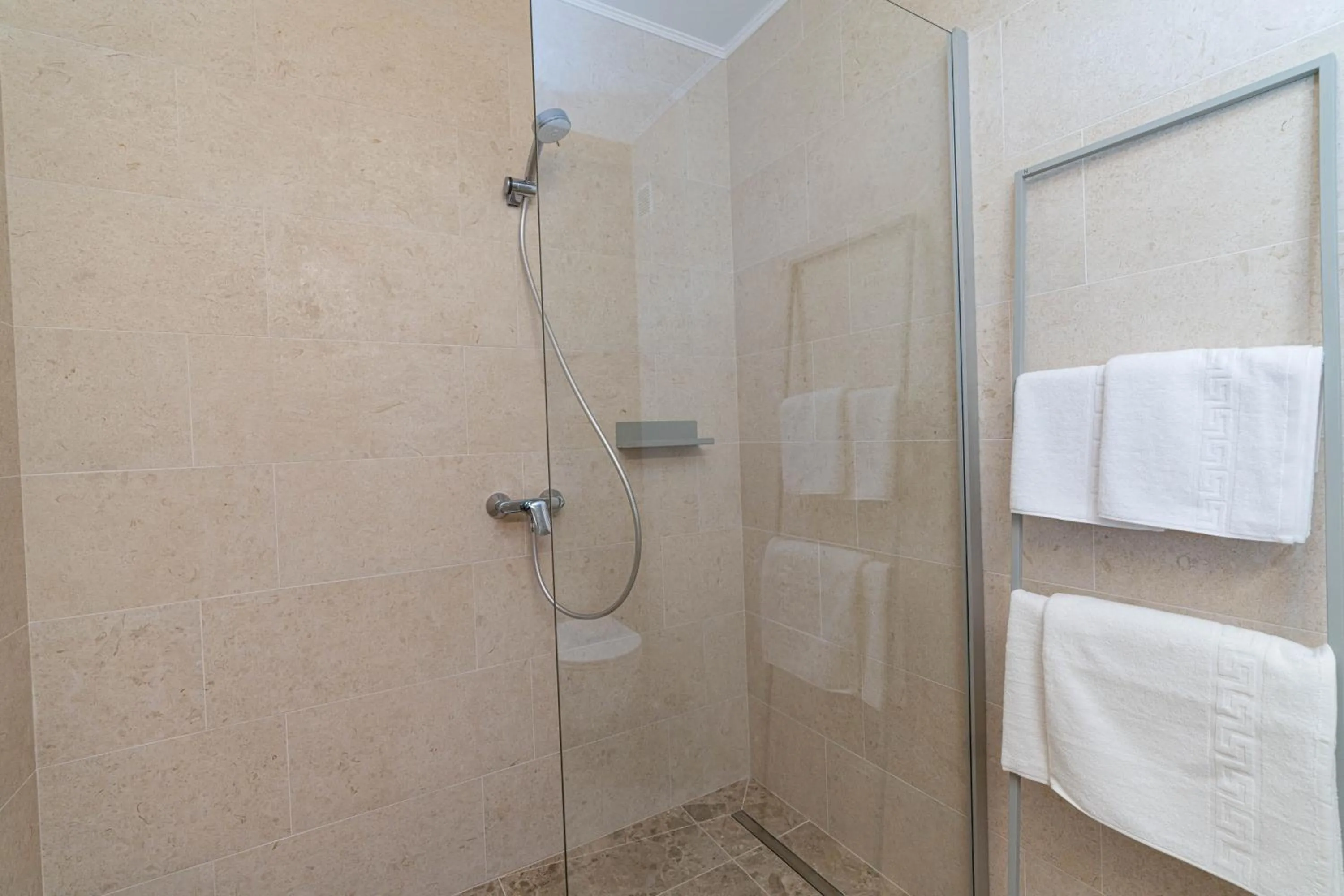Shower in Amaris ApartHotel la 2 Pași de Plajă & Parcare Gratuită