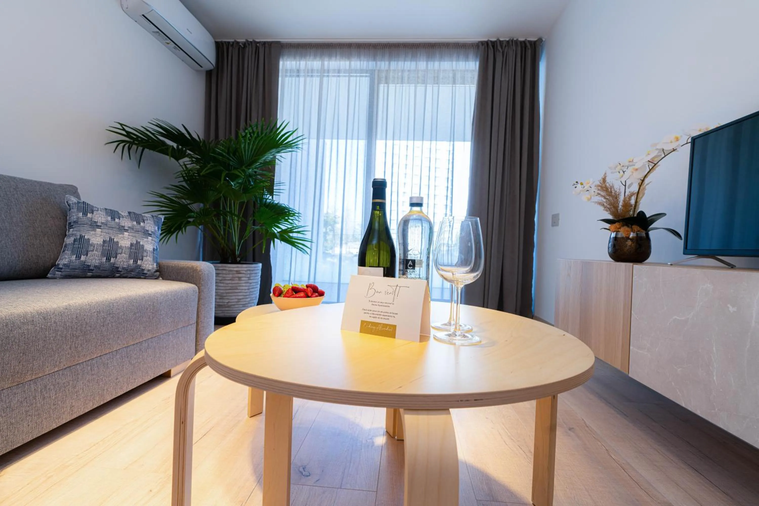 Living room in Amaris ApartHotel la 2 Pași de Plajă & Parcare Gratuită