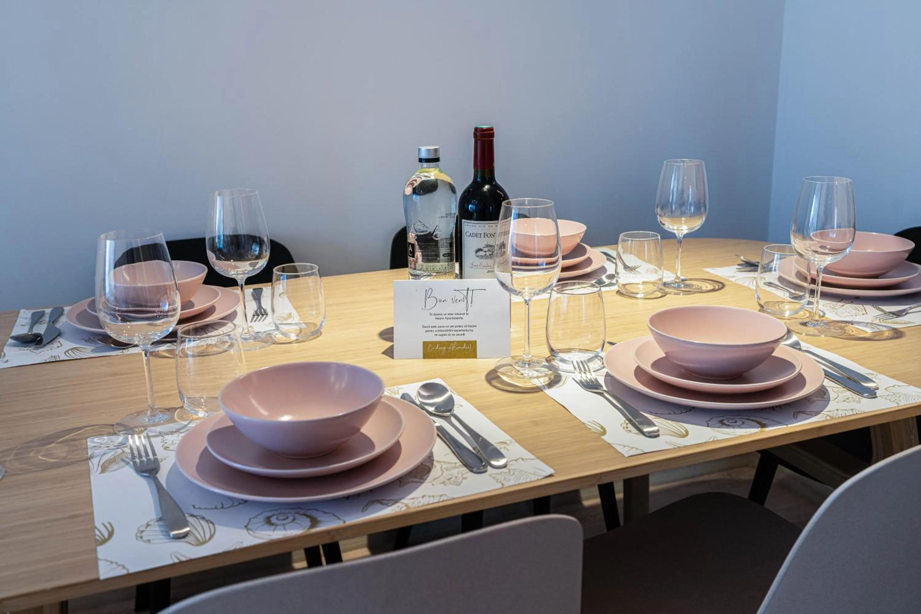 Dining area in Amaris ApartHotel la 2 Pași de Plajă & Parcare Gratuită