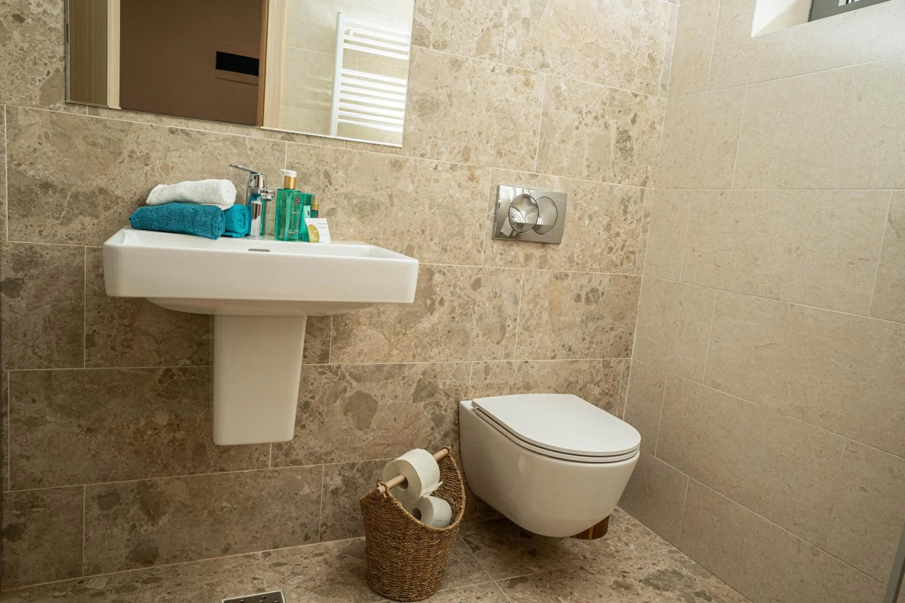 Bathroom in Amaris ApartHotel la 2 Pași de Plajă & Parcare Gratuită