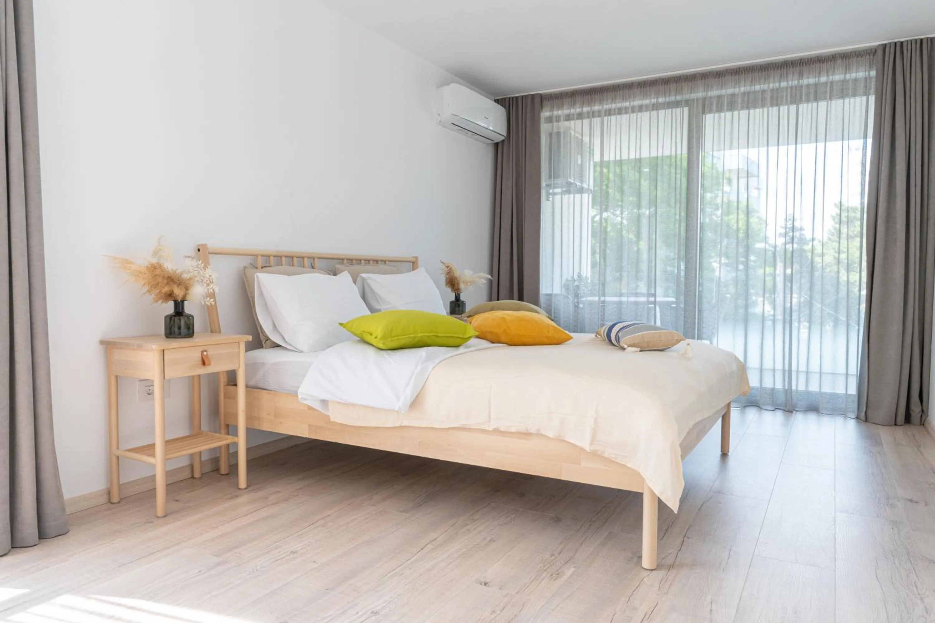 Bed in Amaris ApartHotel la 2 Pași de Plajă & Parcare Gratuită