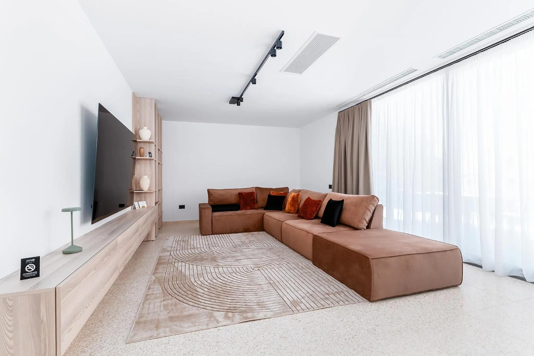 Communal lounge/ TV room in Amaris ApartHotel la 2 Pași de Plajă & Parcare Gratuită