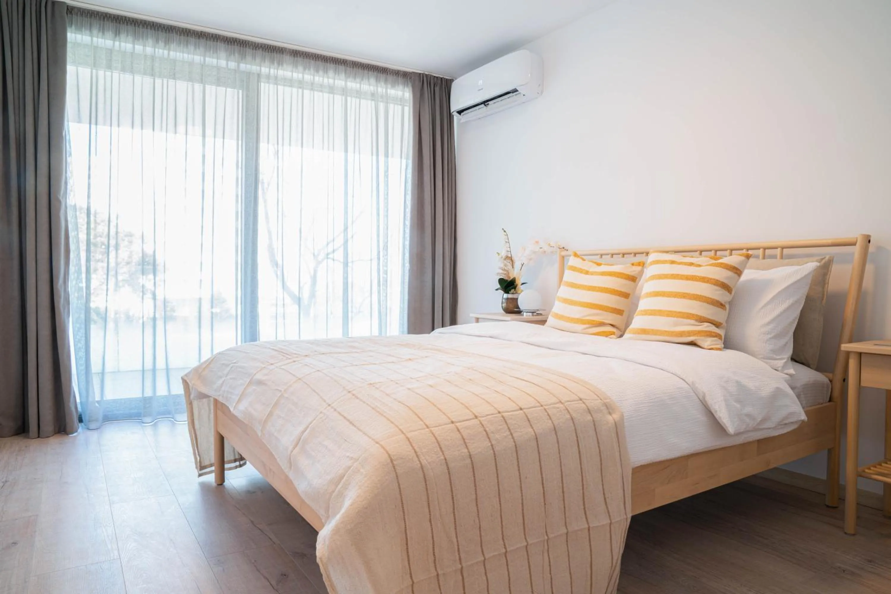 Bedroom, Bed in Amaris ApartHotel la 2 Pași de Plajă & Parcare Gratuită