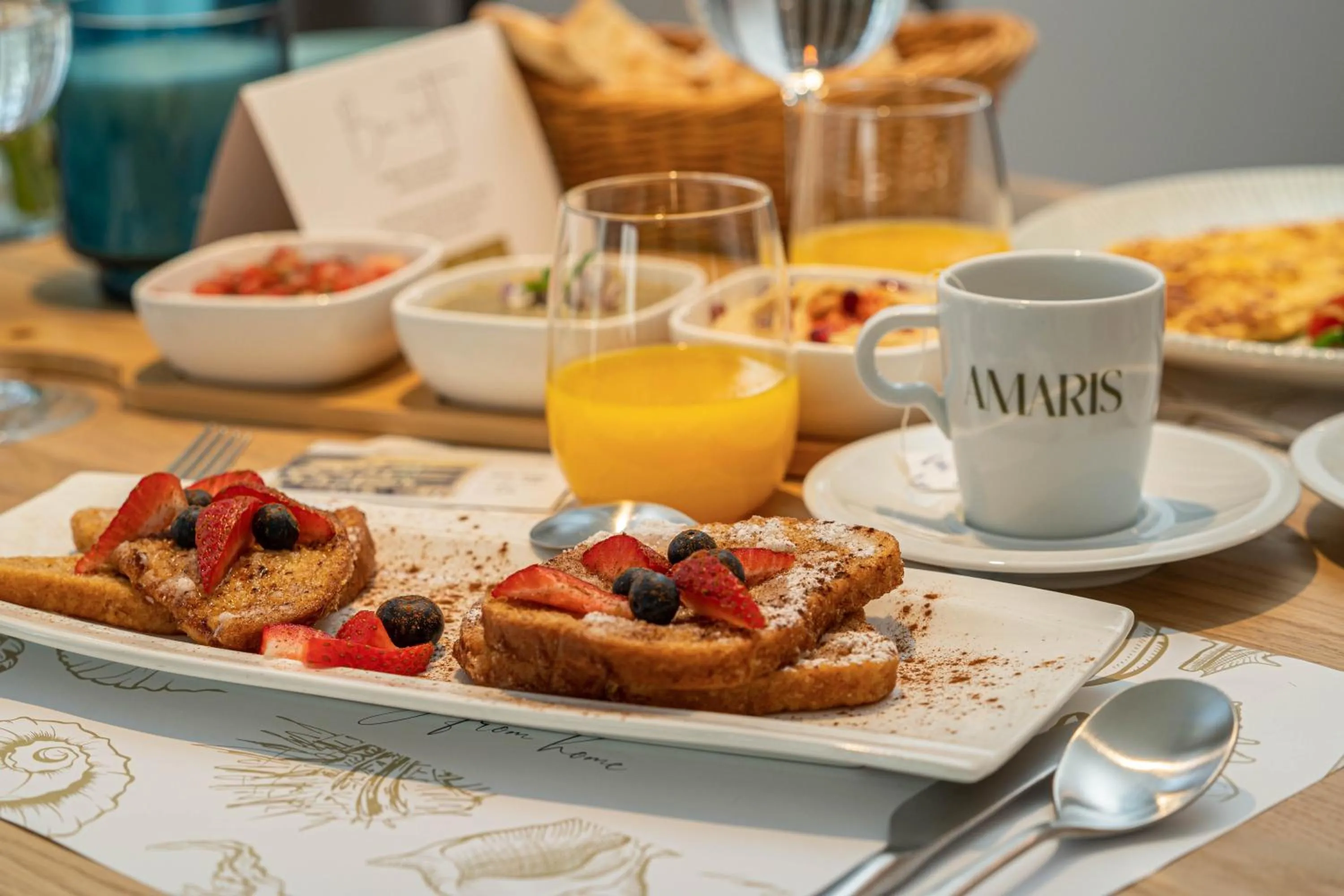 Food and drinks in Amaris ApartHotel la 2 Pași de Plajă & Parcare Gratuită