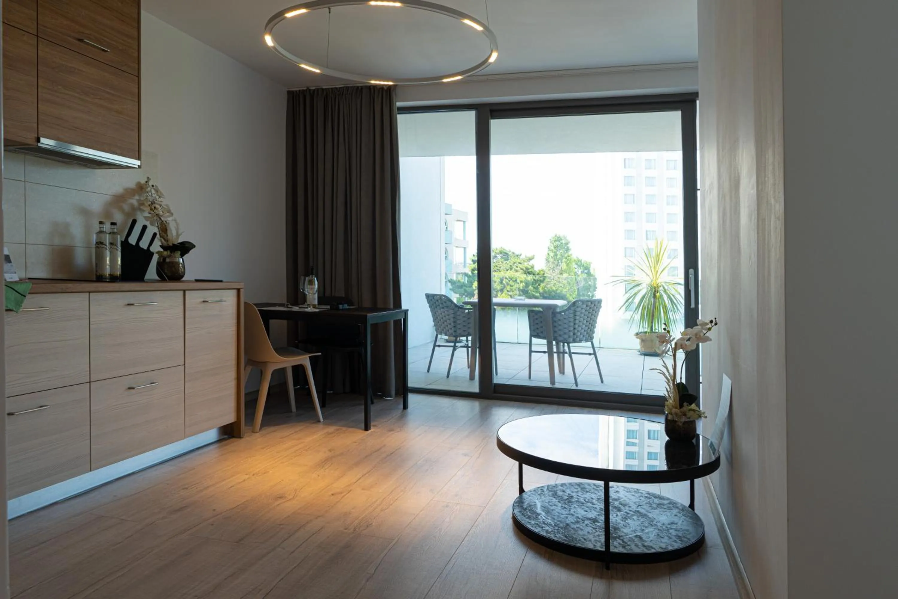 Living room in Amaris ApartHotel la 2 Pași de Plajă & Parcare Gratuită