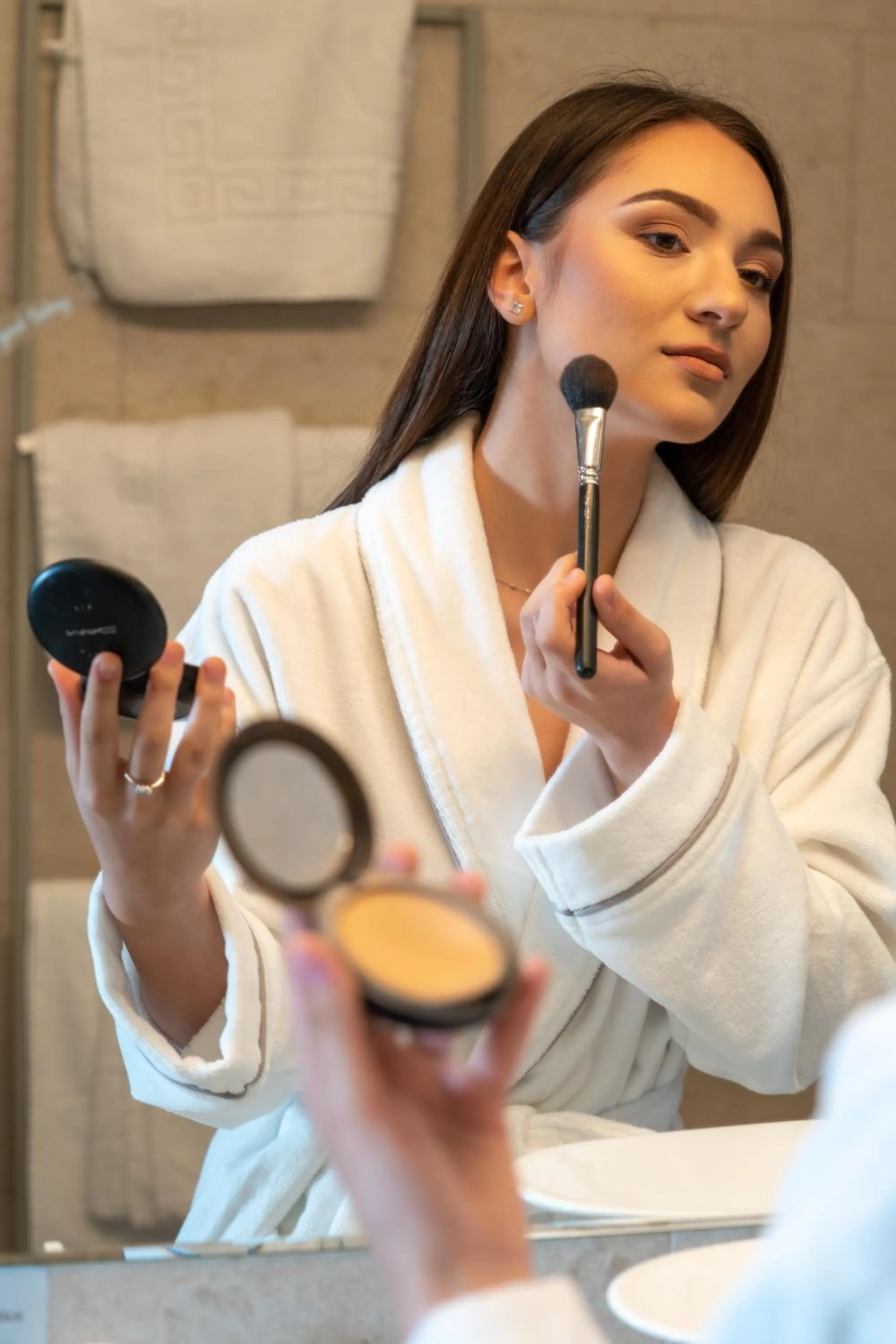 People in Amaris ApartHotel la 2 Pași de Plajă & Parcare Gratuită