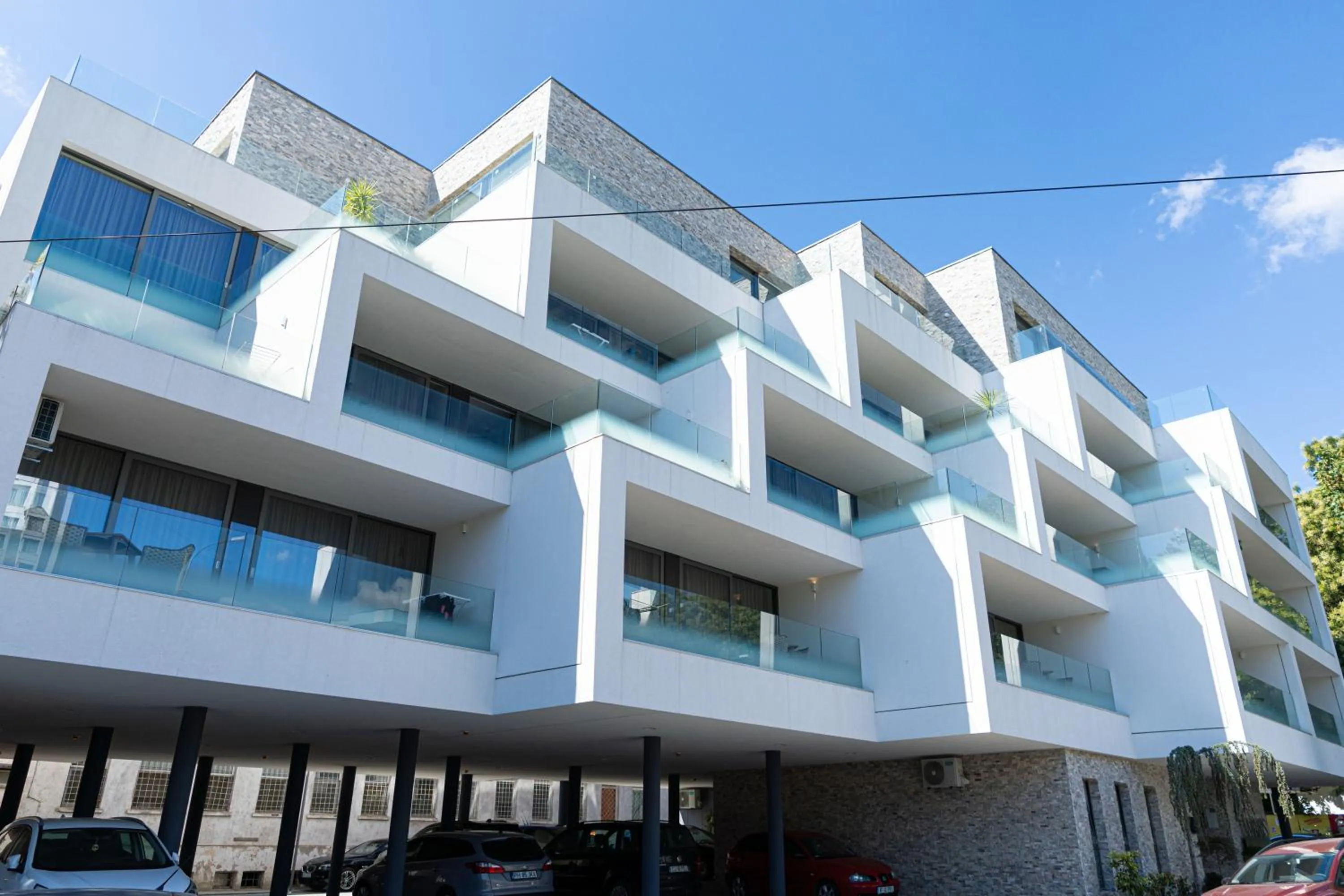 Property building in Amaris ApartHotel la 2 Pași de Plajă & Parcare Gratuită