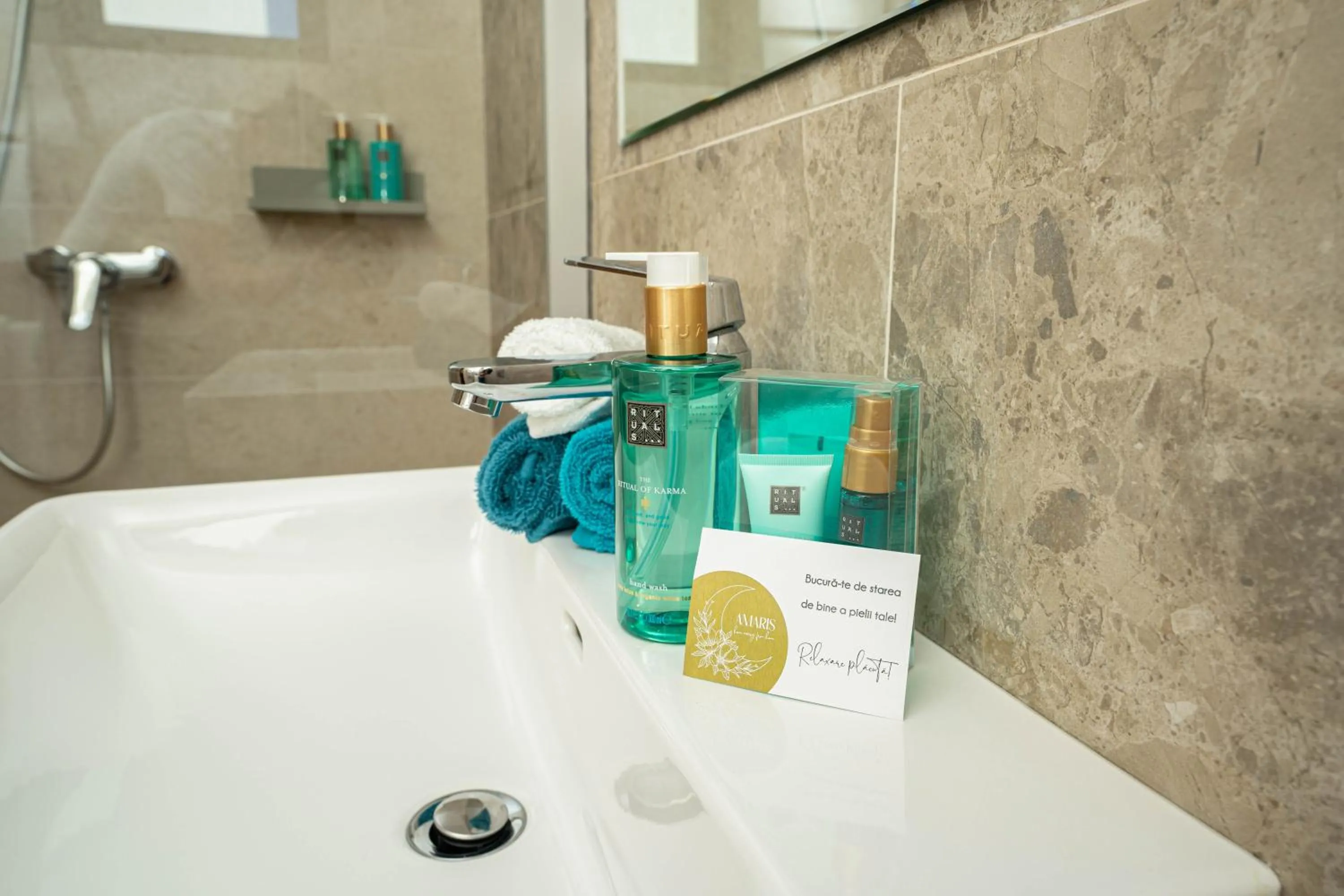 Bathroom in Amaris ApartHotel la 2 Pași de Plajă & Parcare Gratuită