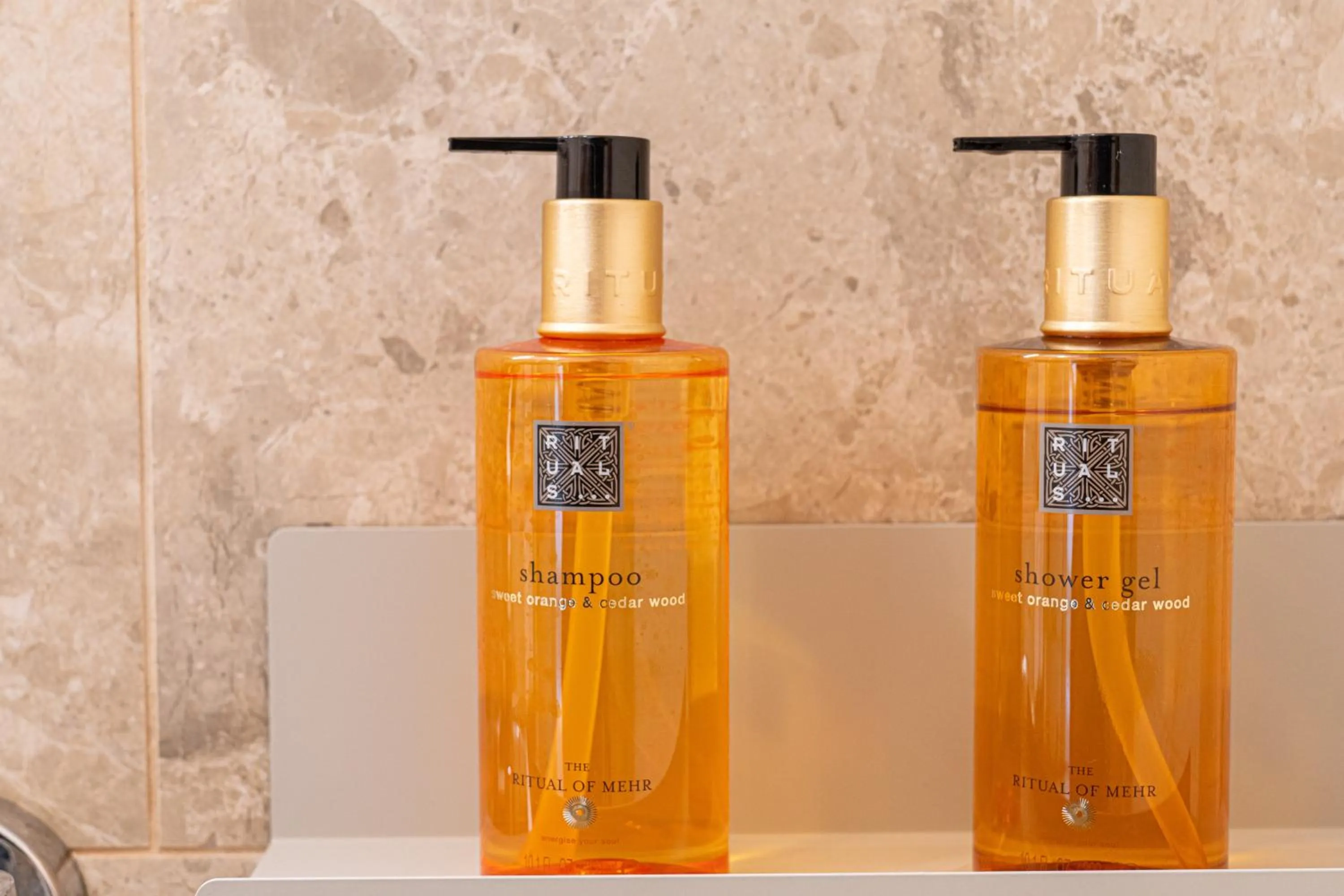 Bathroom in Amaris ApartHotel la 2 Pași de Plajă & Parcare Gratuită