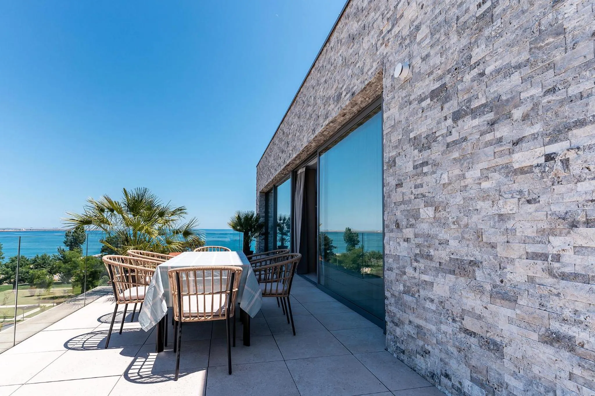 Day in Amaris ApartHotel la 2 Pași de Plajă & Parcare Gratuită