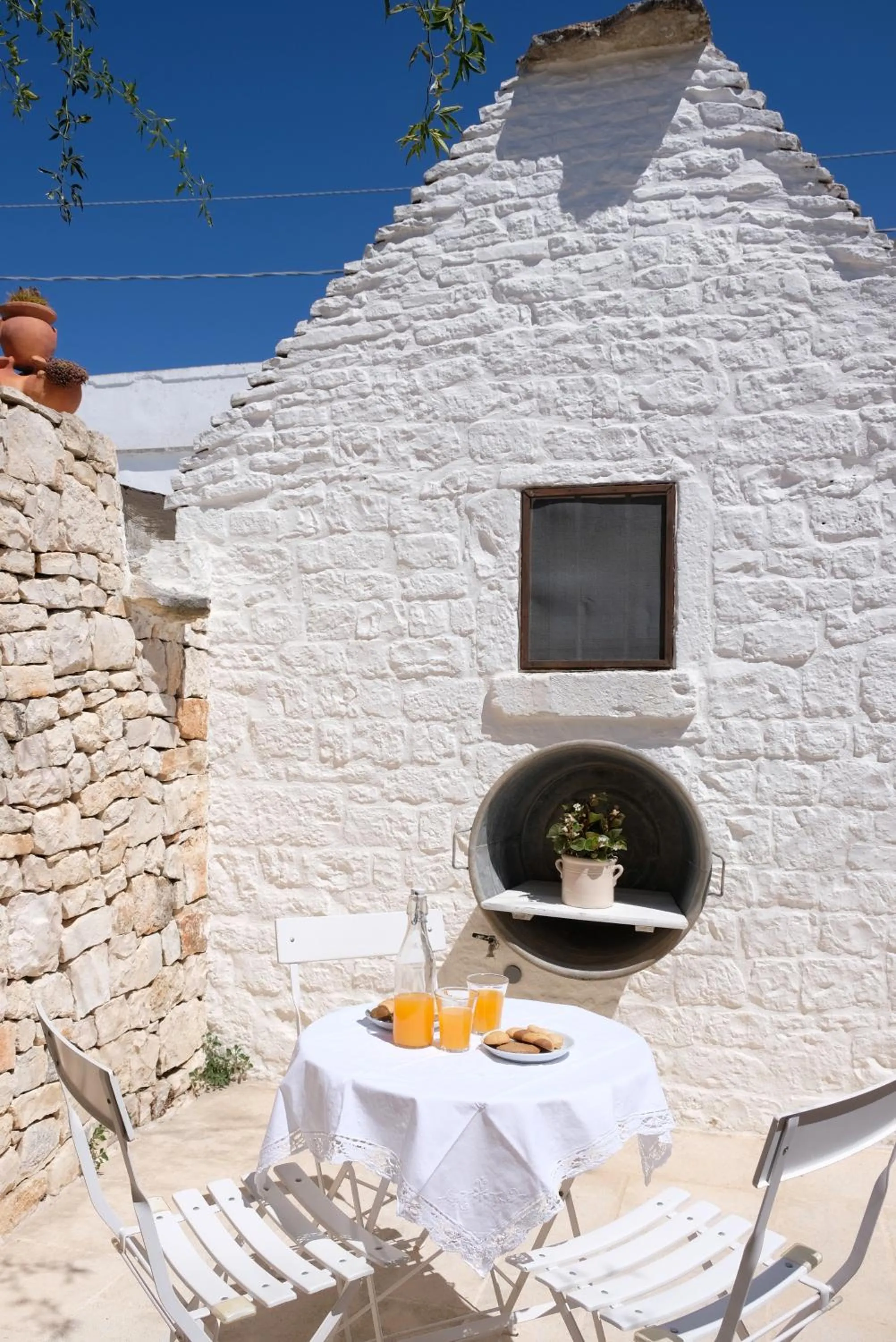 Patio in Trulli Holiday Albergo Diffuso