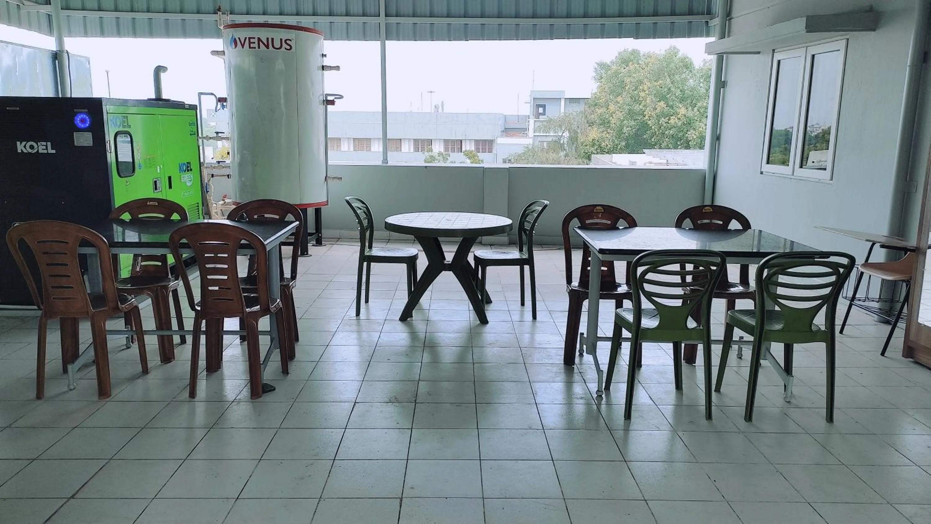 Restaurant/places to eat in Hotel Grand Stay