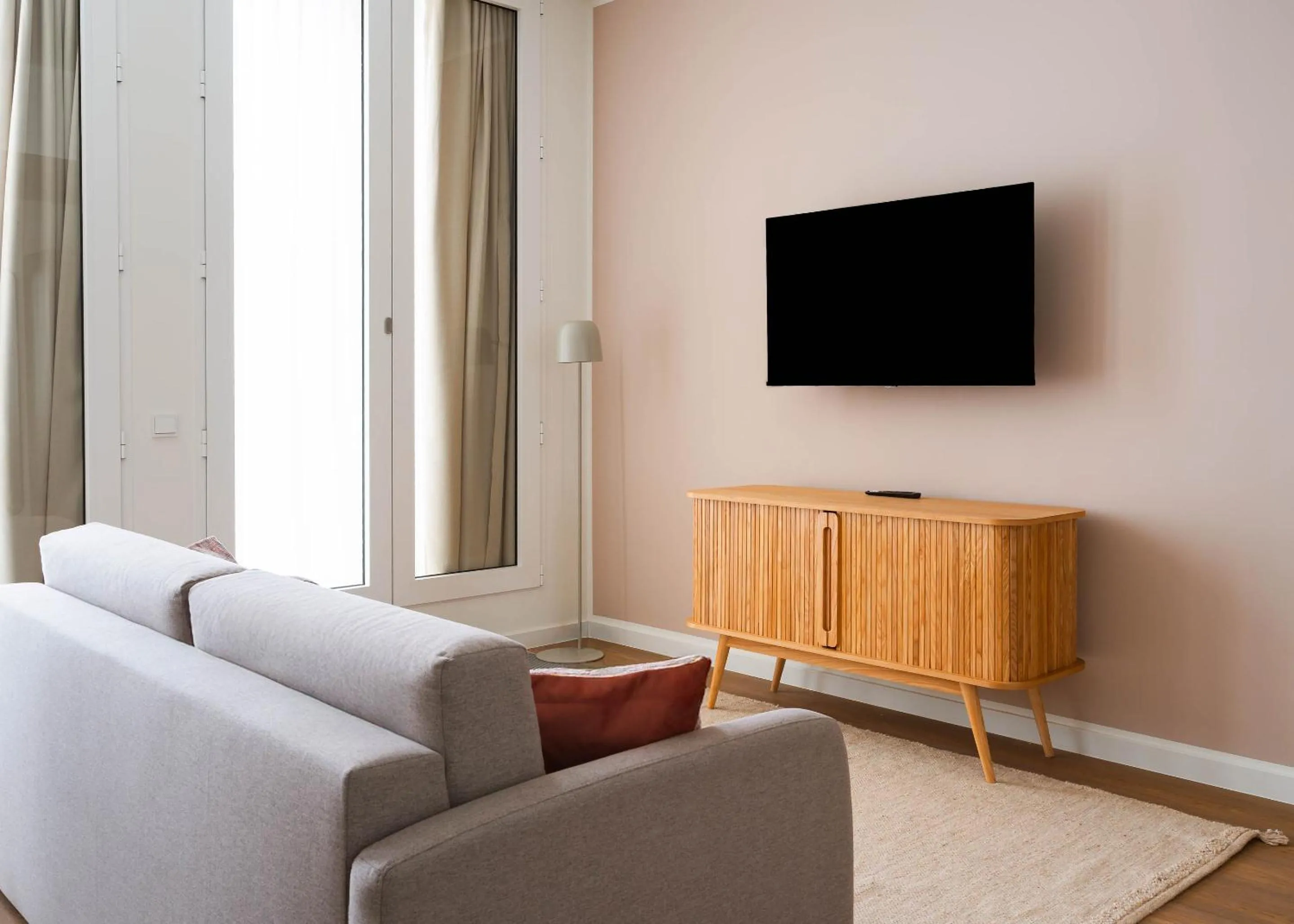 TV and multimedia in Limehome Berlin Müllerstraße - Digital Access