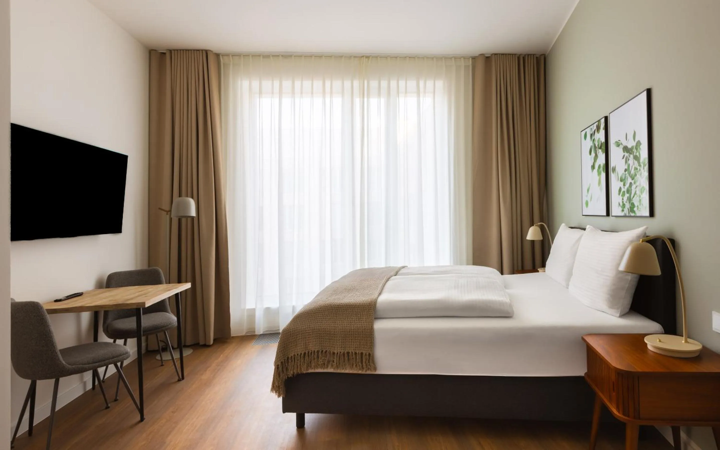 TV and multimedia, Bed in Limehome Berlin Müllerstraße - Digital Access