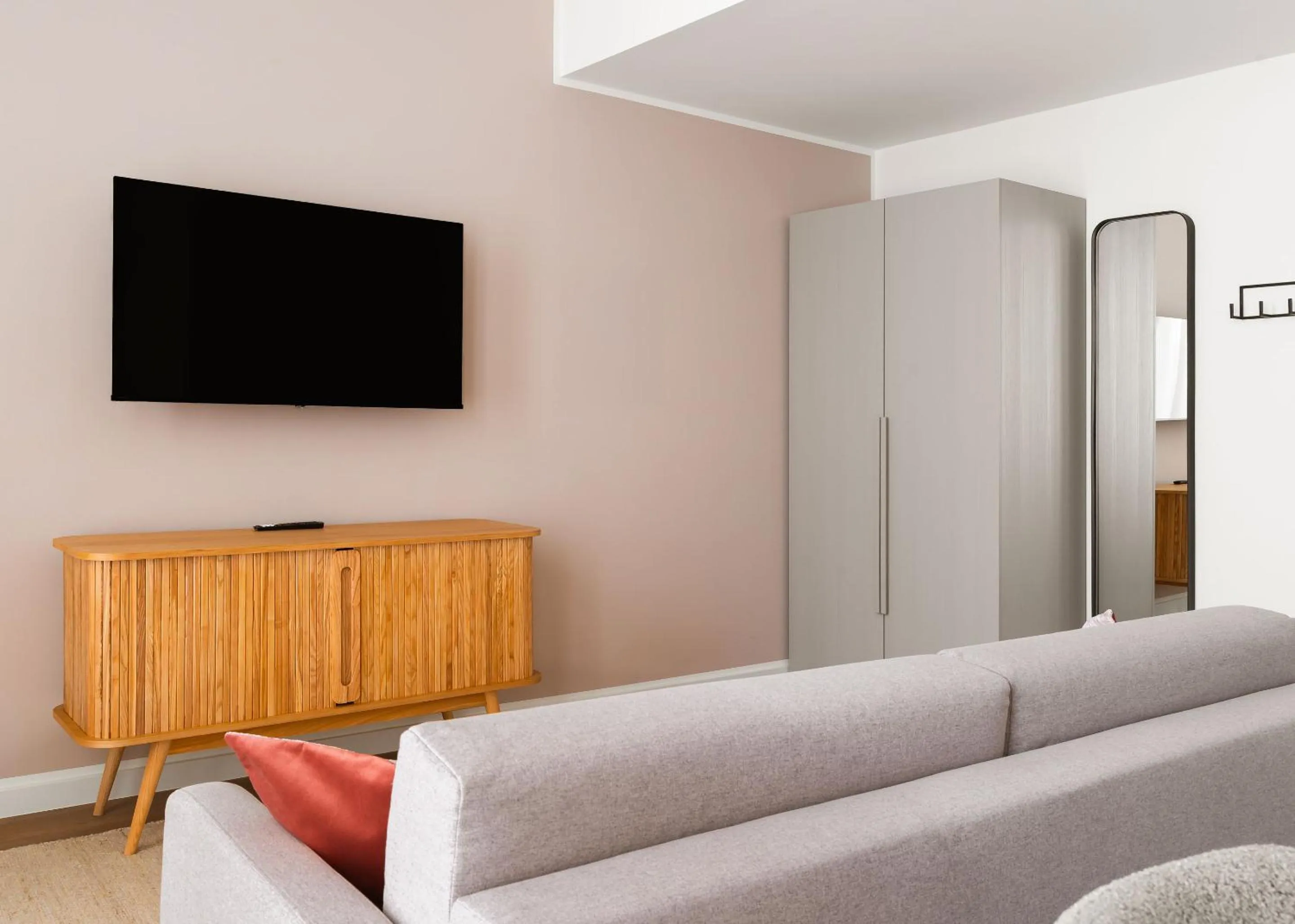 TV and multimedia in Limehome Berlin Müllerstraße - Digital Access