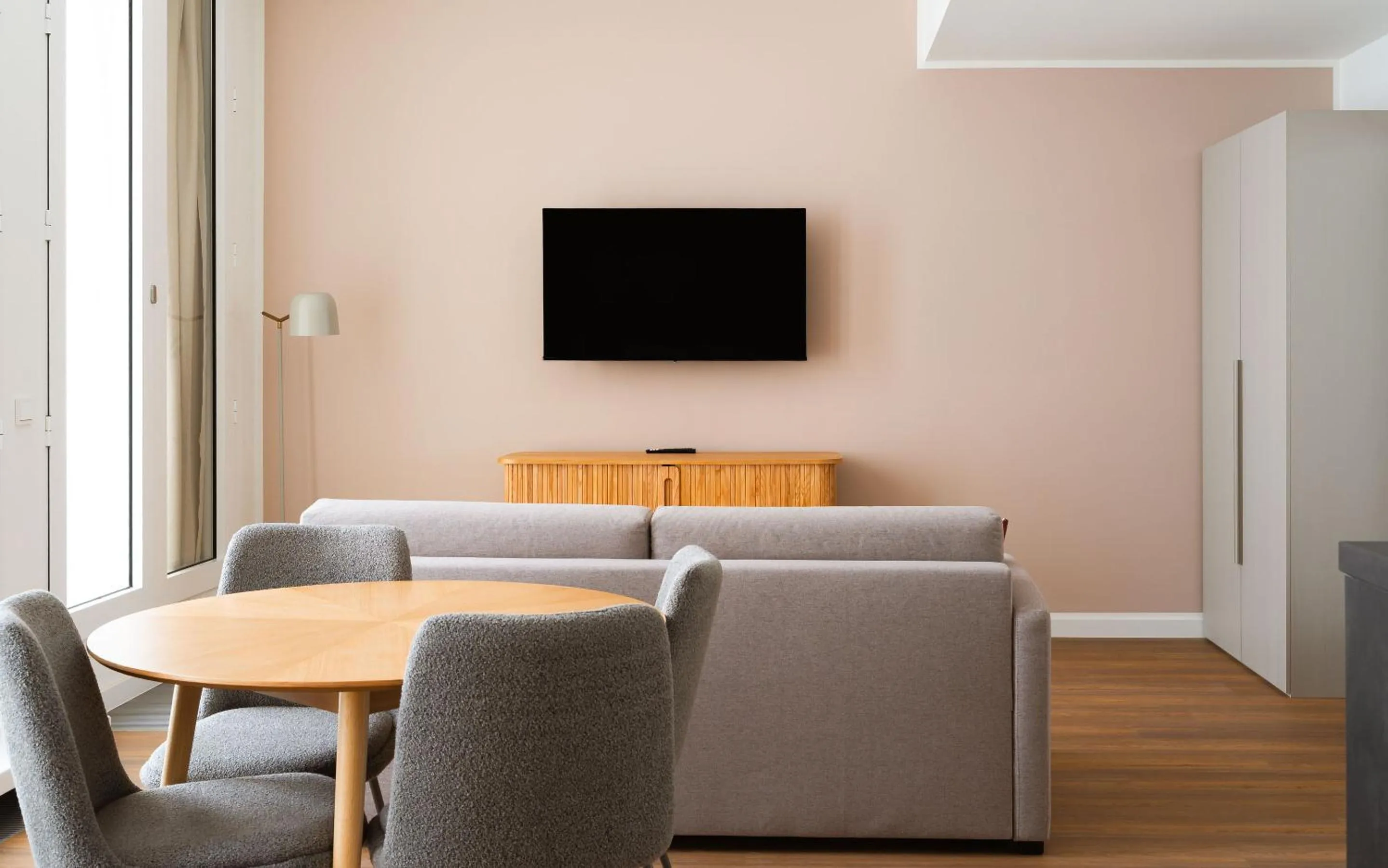 TV and multimedia in Limehome Berlin Müllerstraße - Digital Access