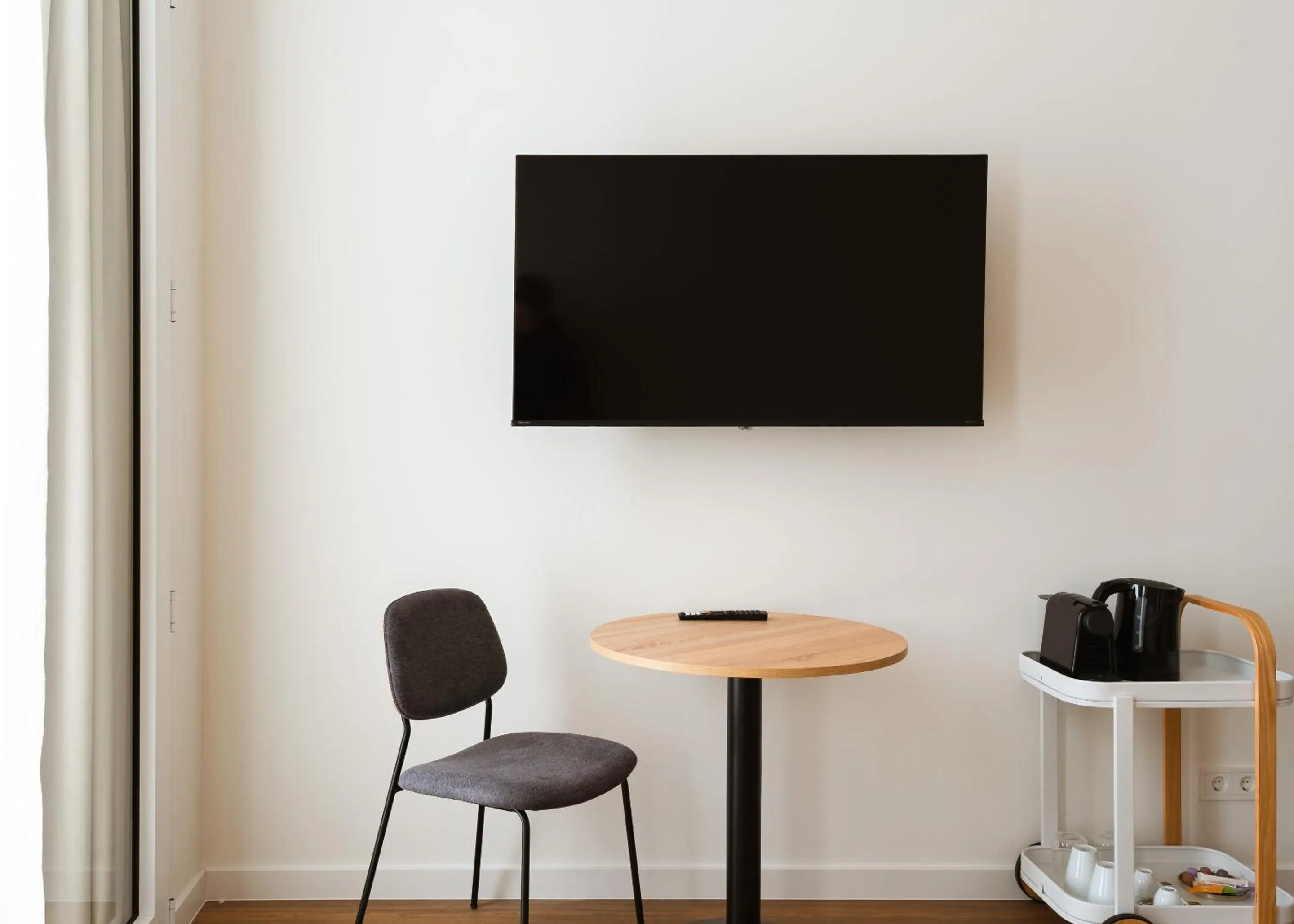 TV and multimedia in Limehome Berlin Müllerstraße - Digital Access