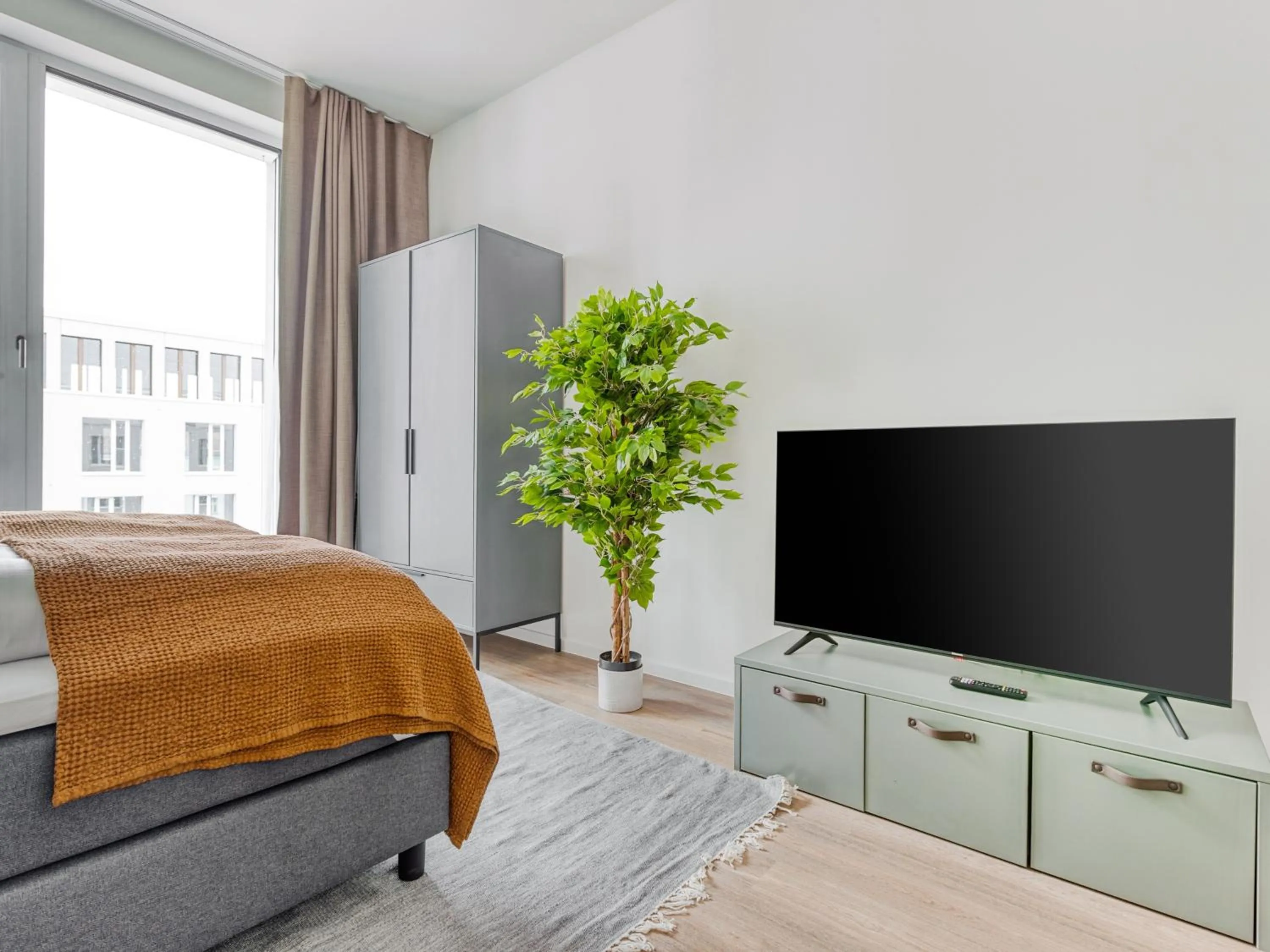 TV and multimedia, Bed in Limehome Berlin Müllerstraße - Digital Access