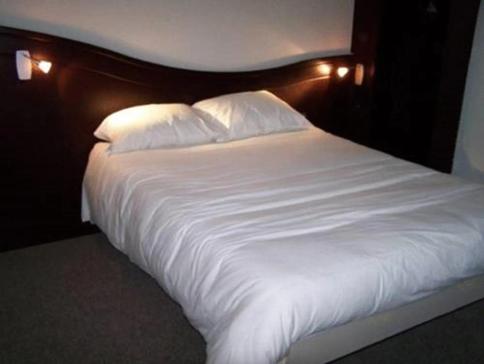 Bedroom, Bed in Enzo Hotels Quimperle By Kyriad Direct