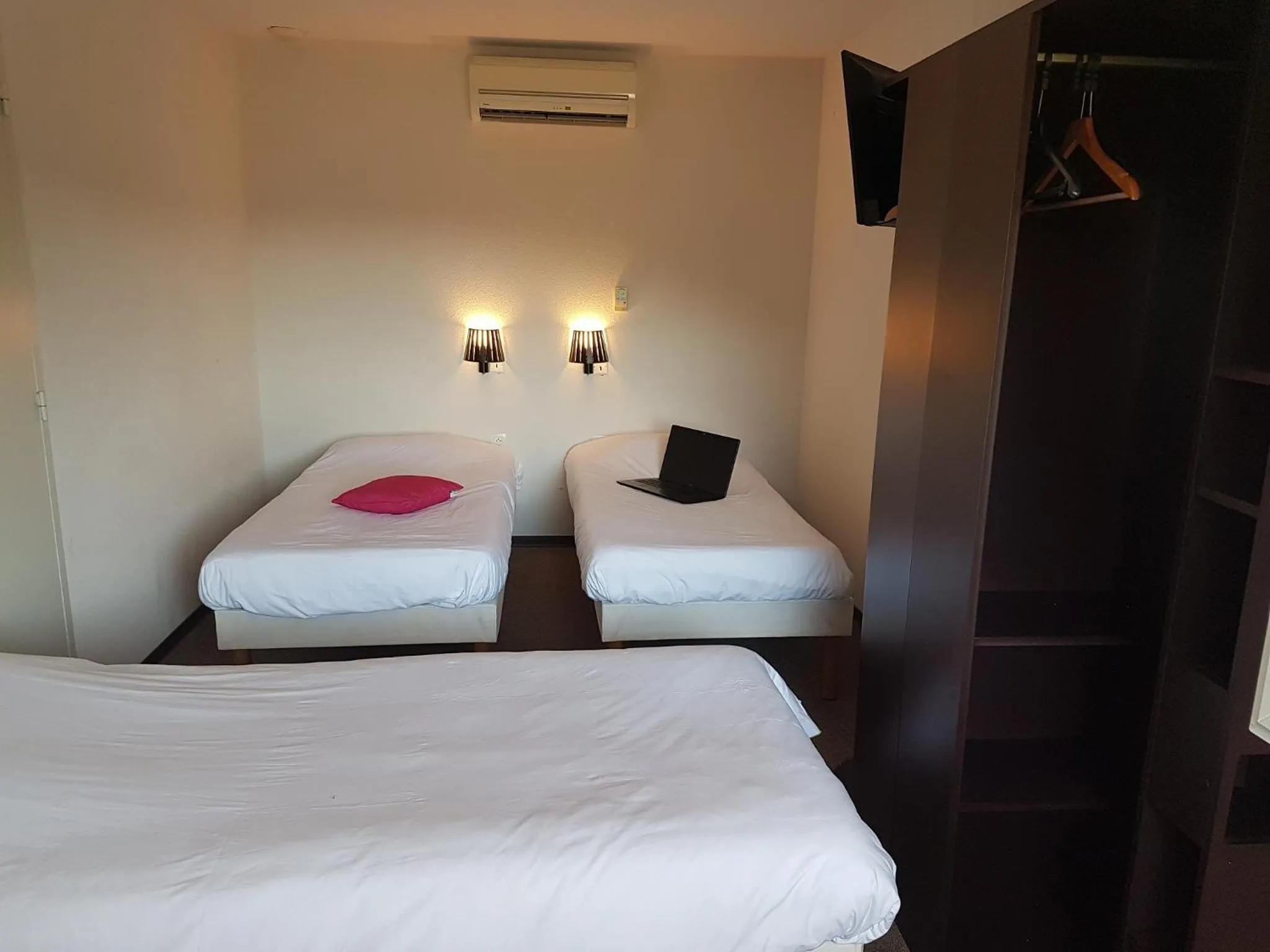 Bedroom, Bed in Enzo Hotels Quimperle By Kyriad Direct