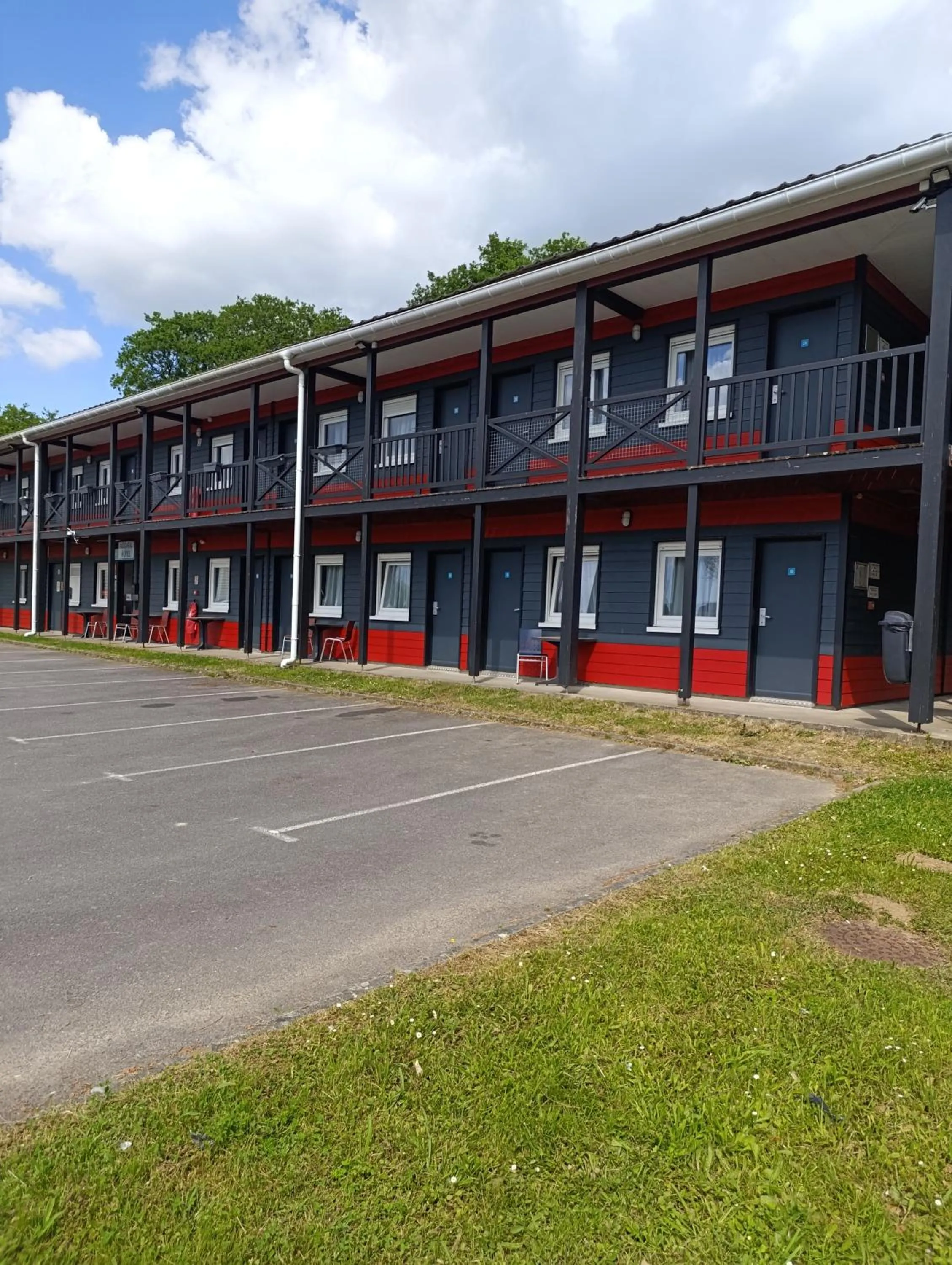 Property building in Enzo Hotels Quimperle By Kyriad Direct