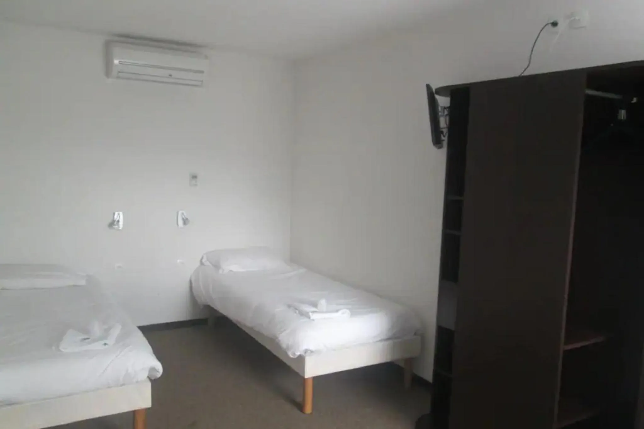 Bedroom, Bed in Enzo Hotels Quimperle By Kyriad Direct