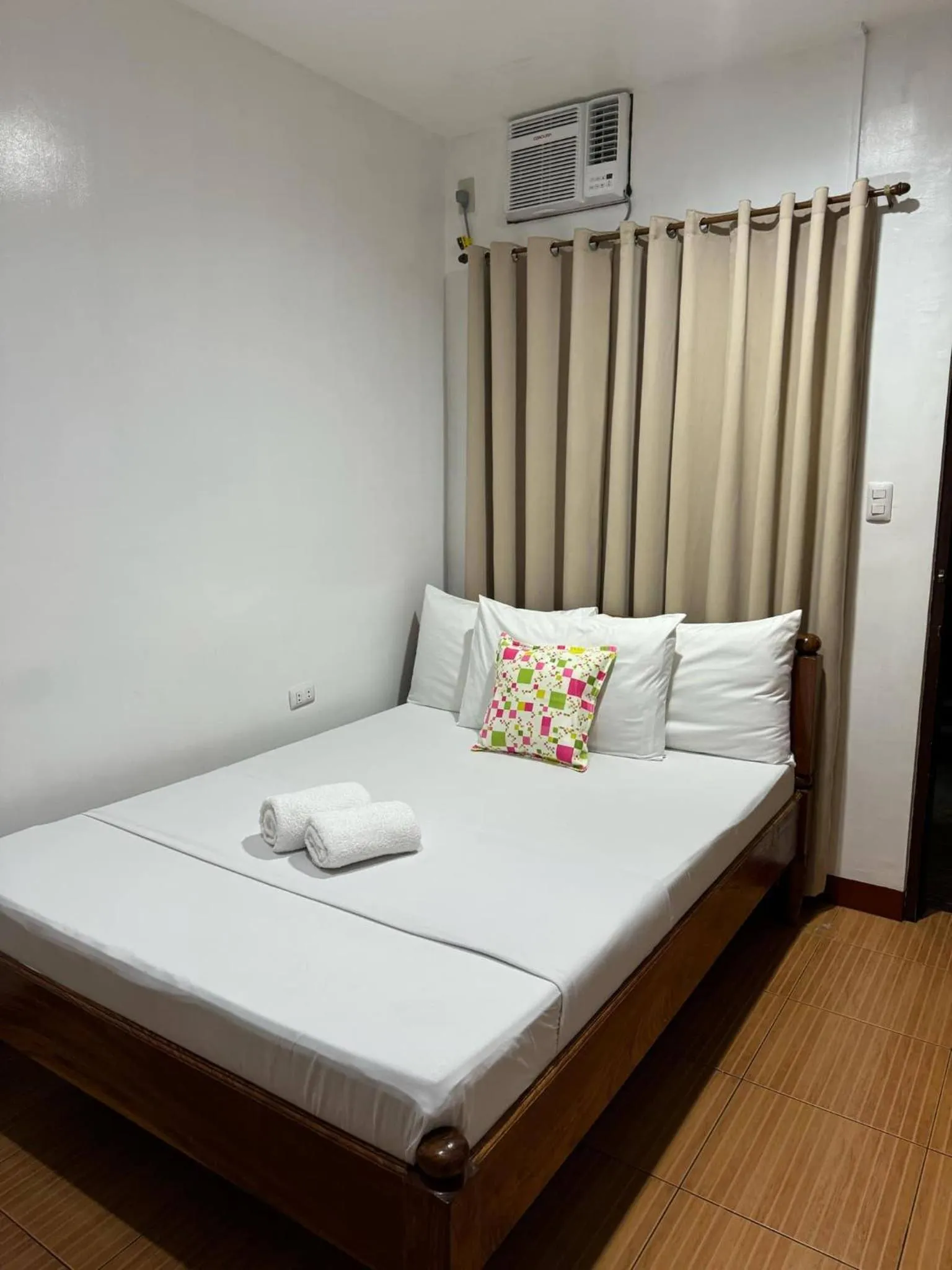 Bed in Seascape Lodging House