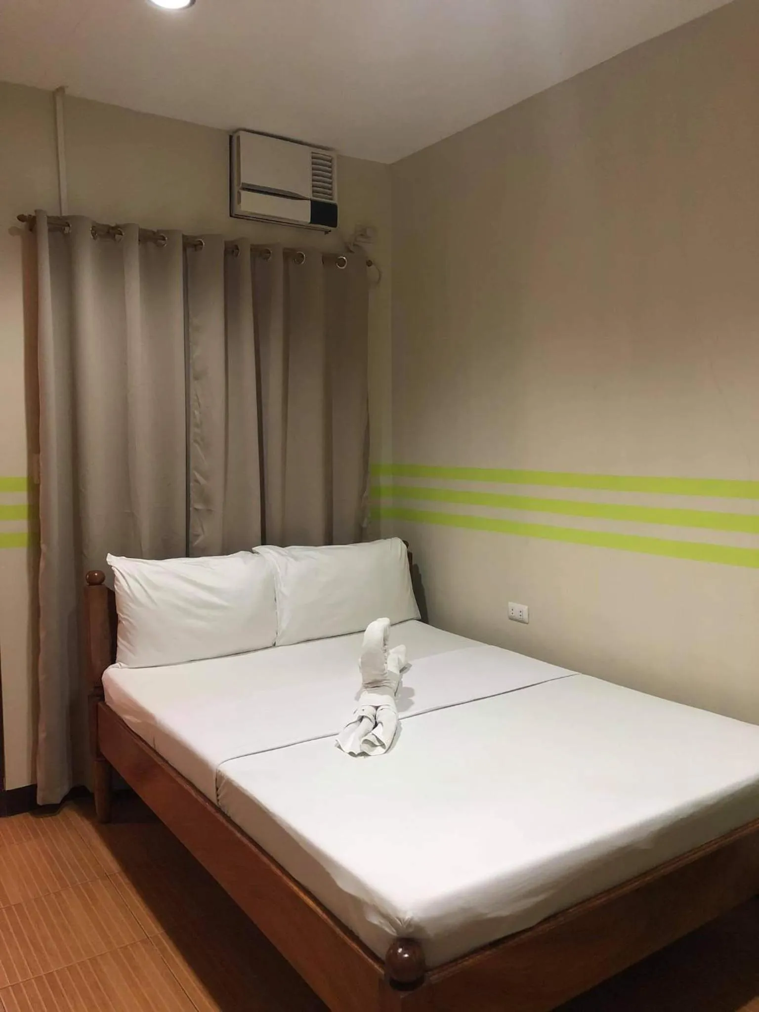 Bed in Seascape Lodging House