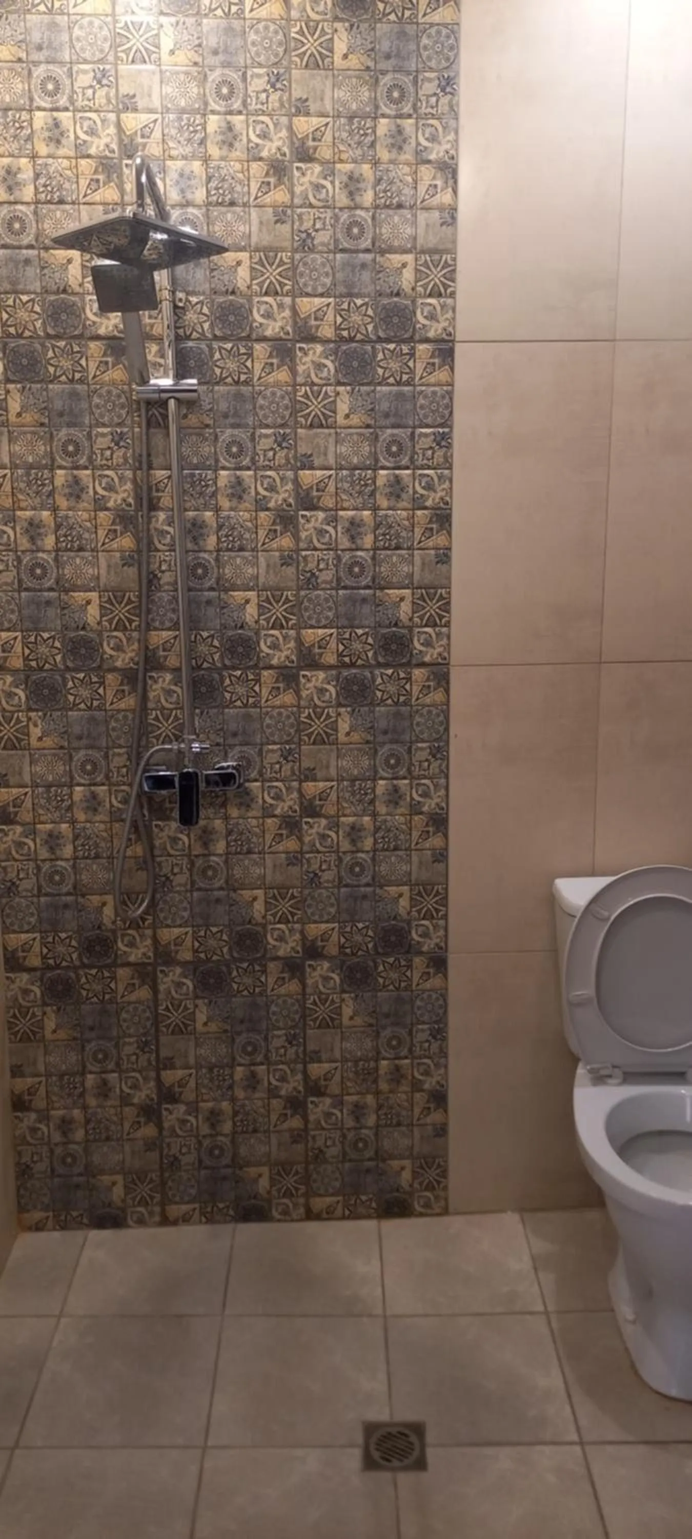 Toilet in NEW BELLA HOTEL