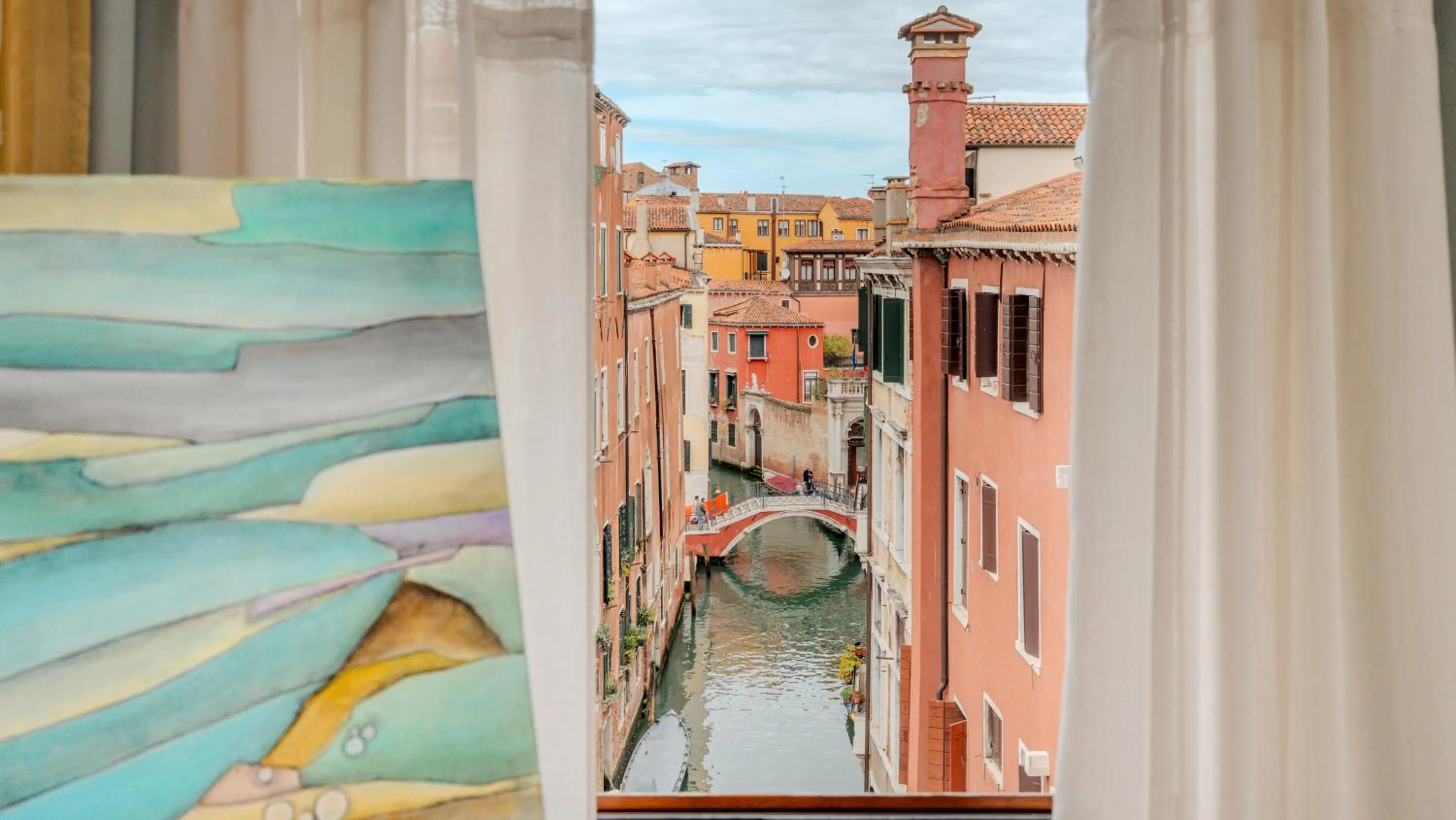 Photo of the whole room, Bed in All’Angelo Art Hotel