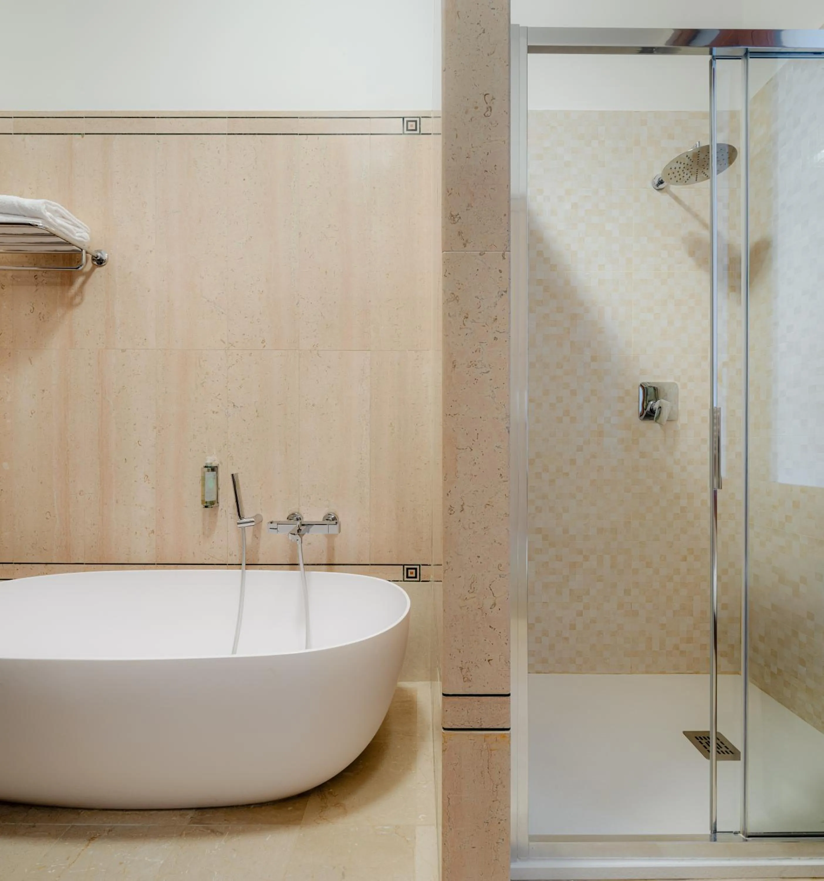 Bathroom in All’Angelo Art Hotel